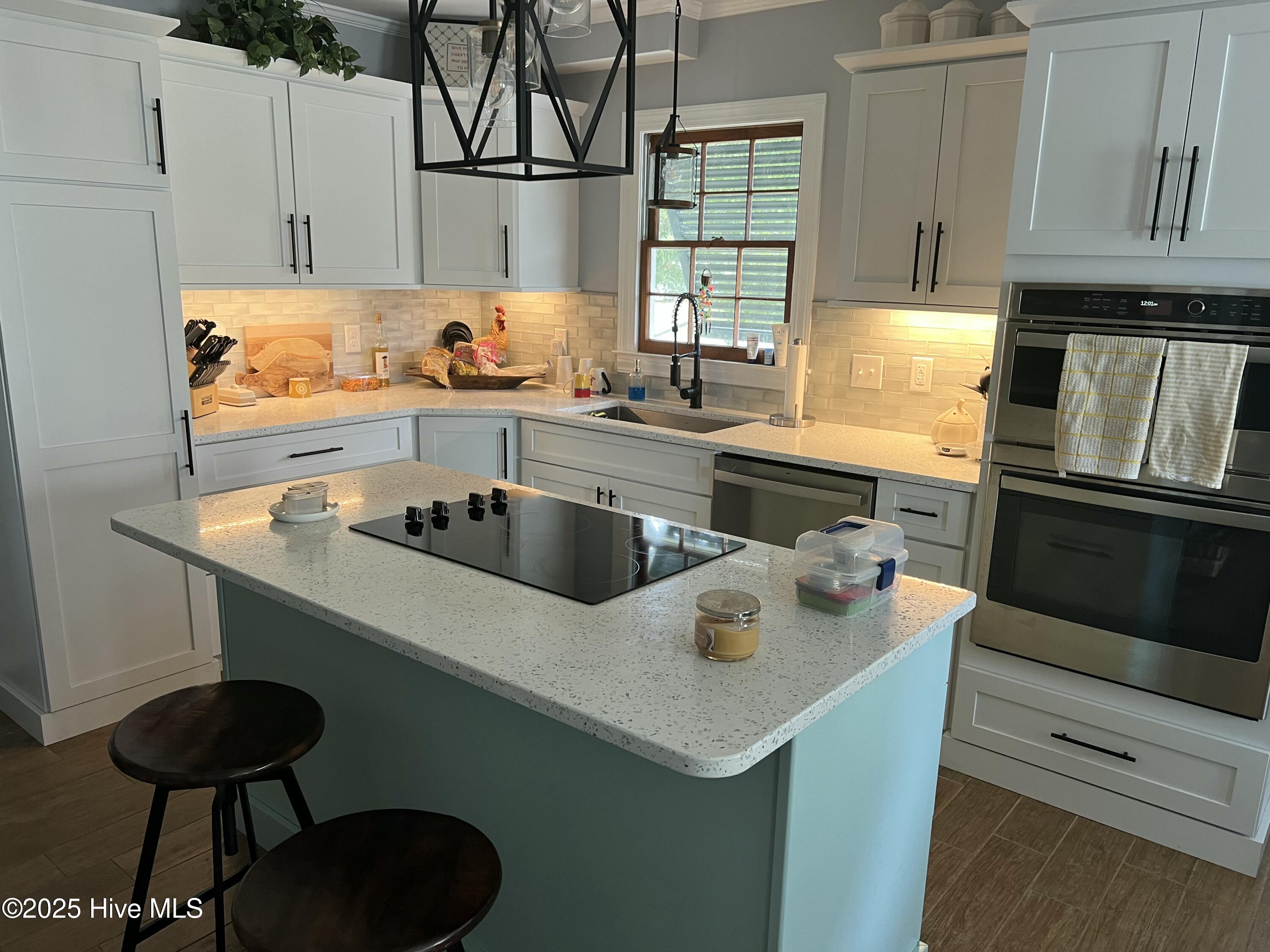 157 S River Drive Property Photo 2