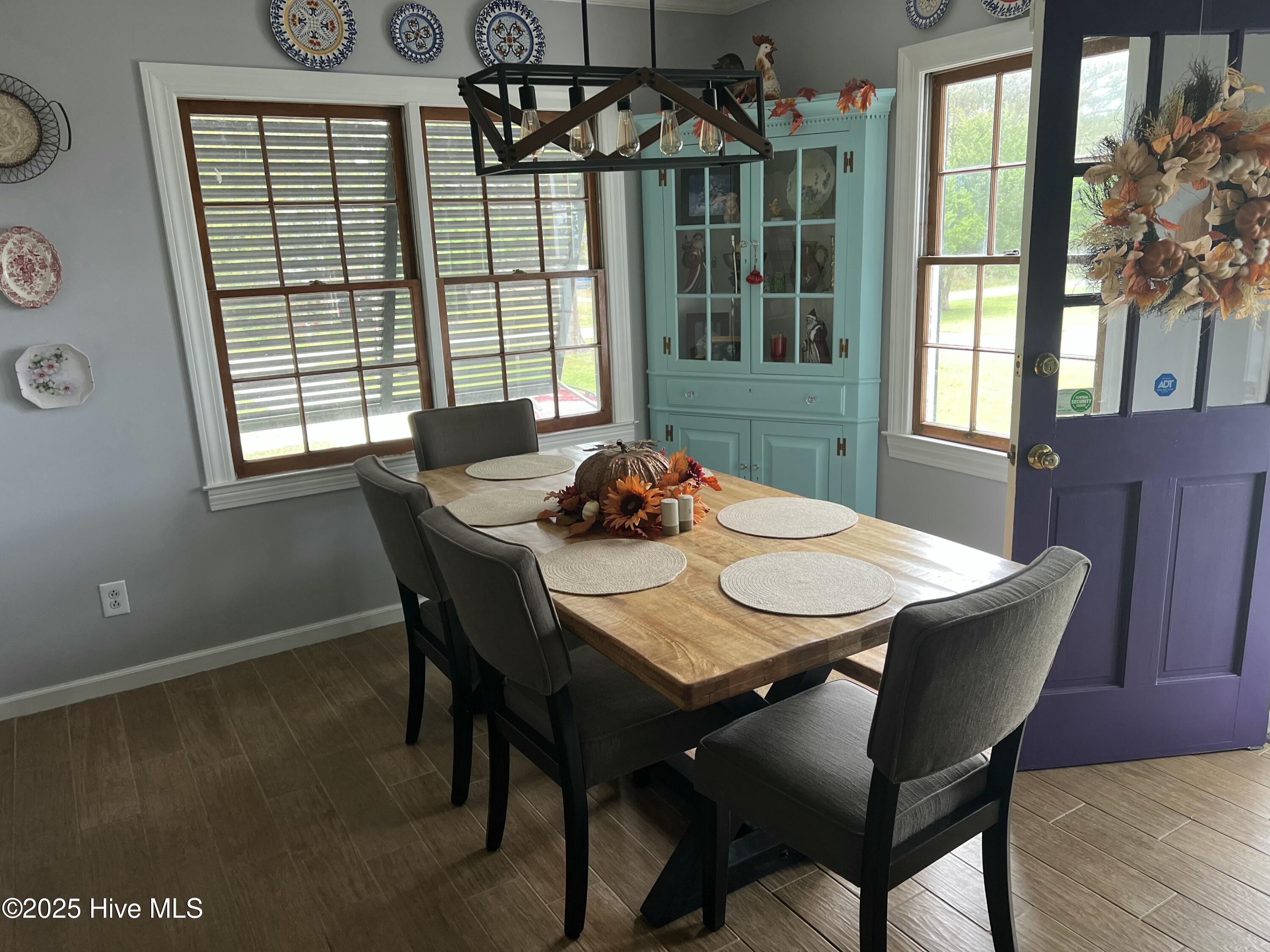 157 S River Drive Property Photo 3
