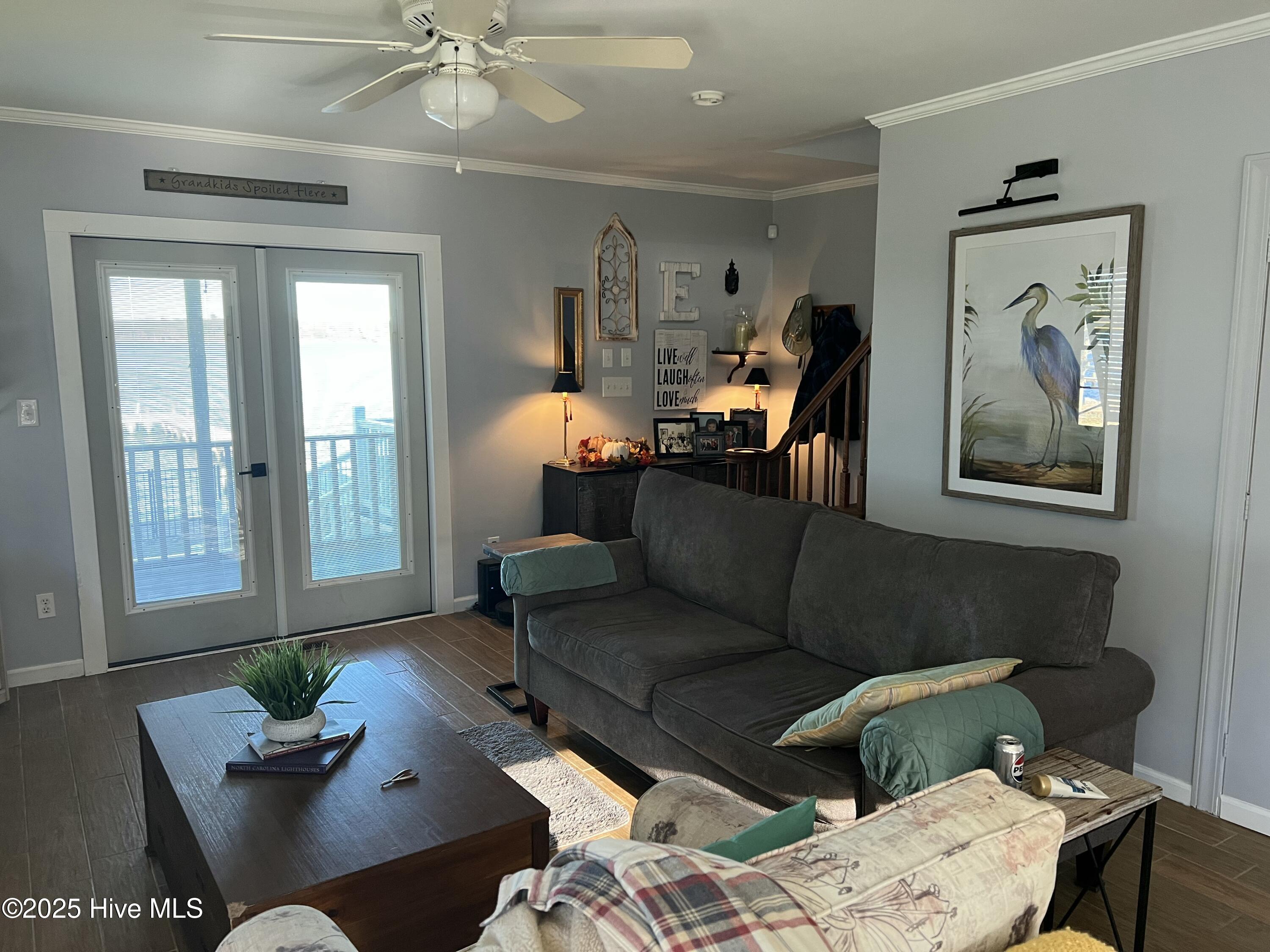 157 S River Drive Property Photo 4