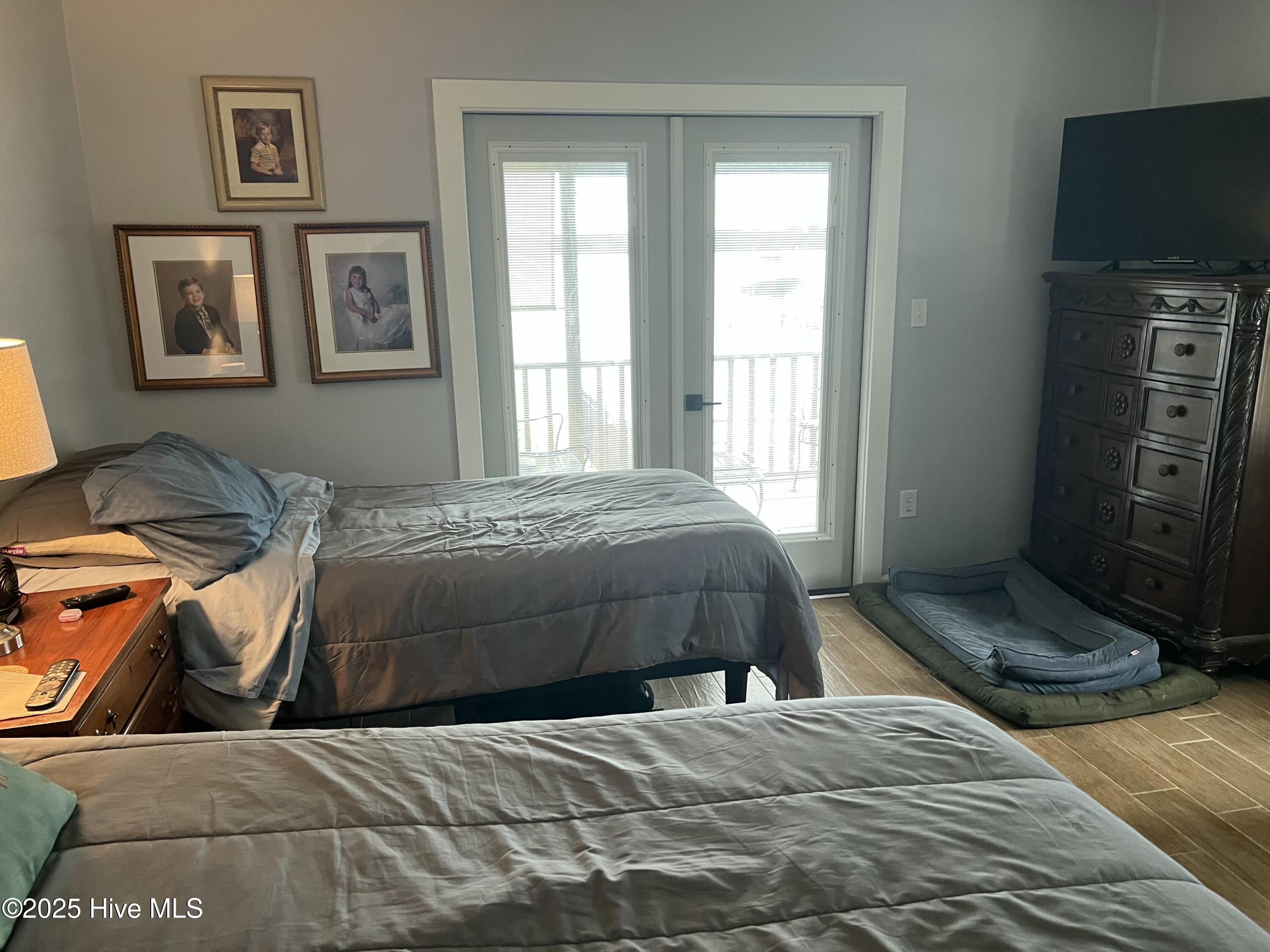 157 S River Drive Property Photo 6