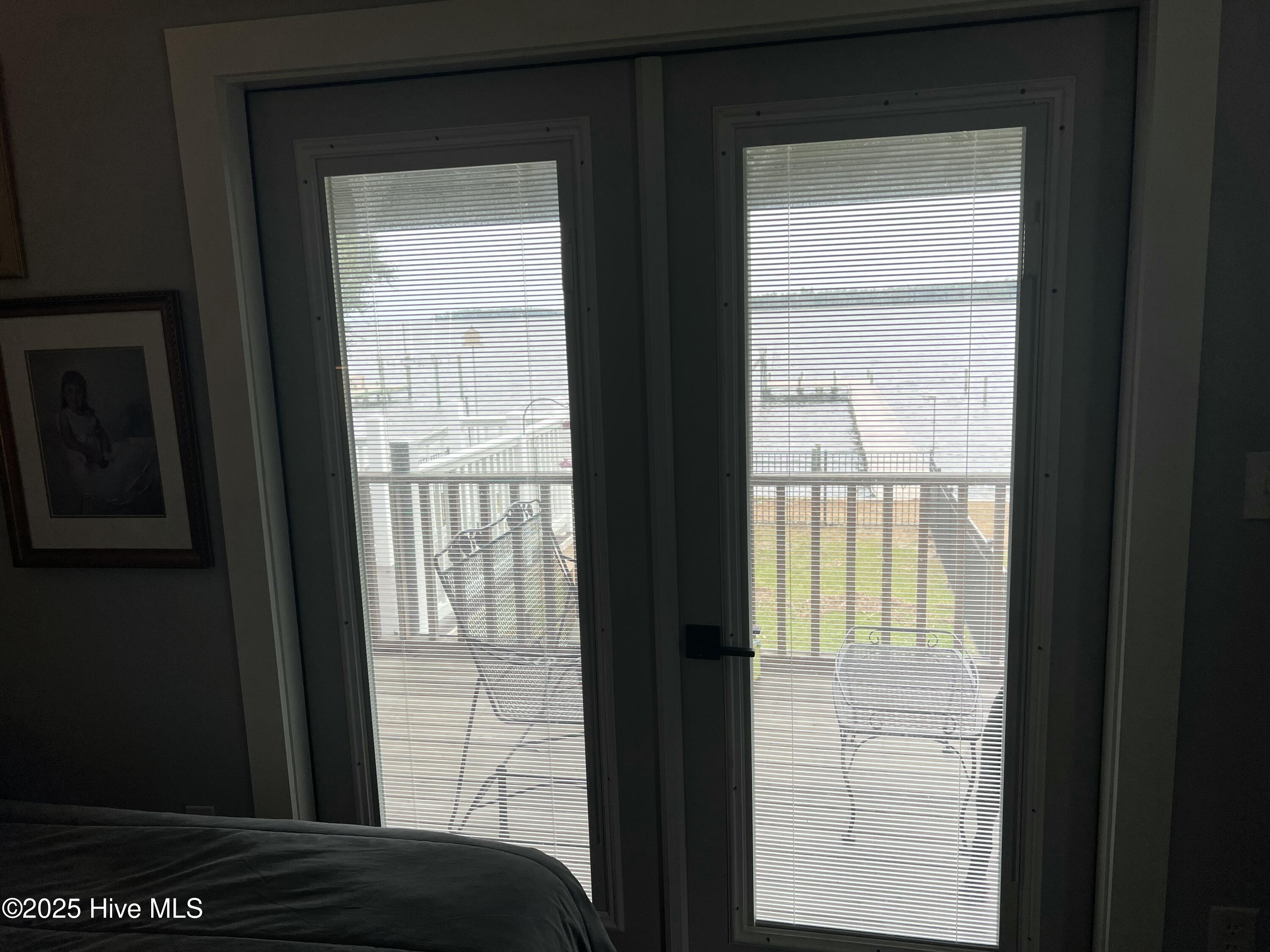157 S River Drive Property Photo 9