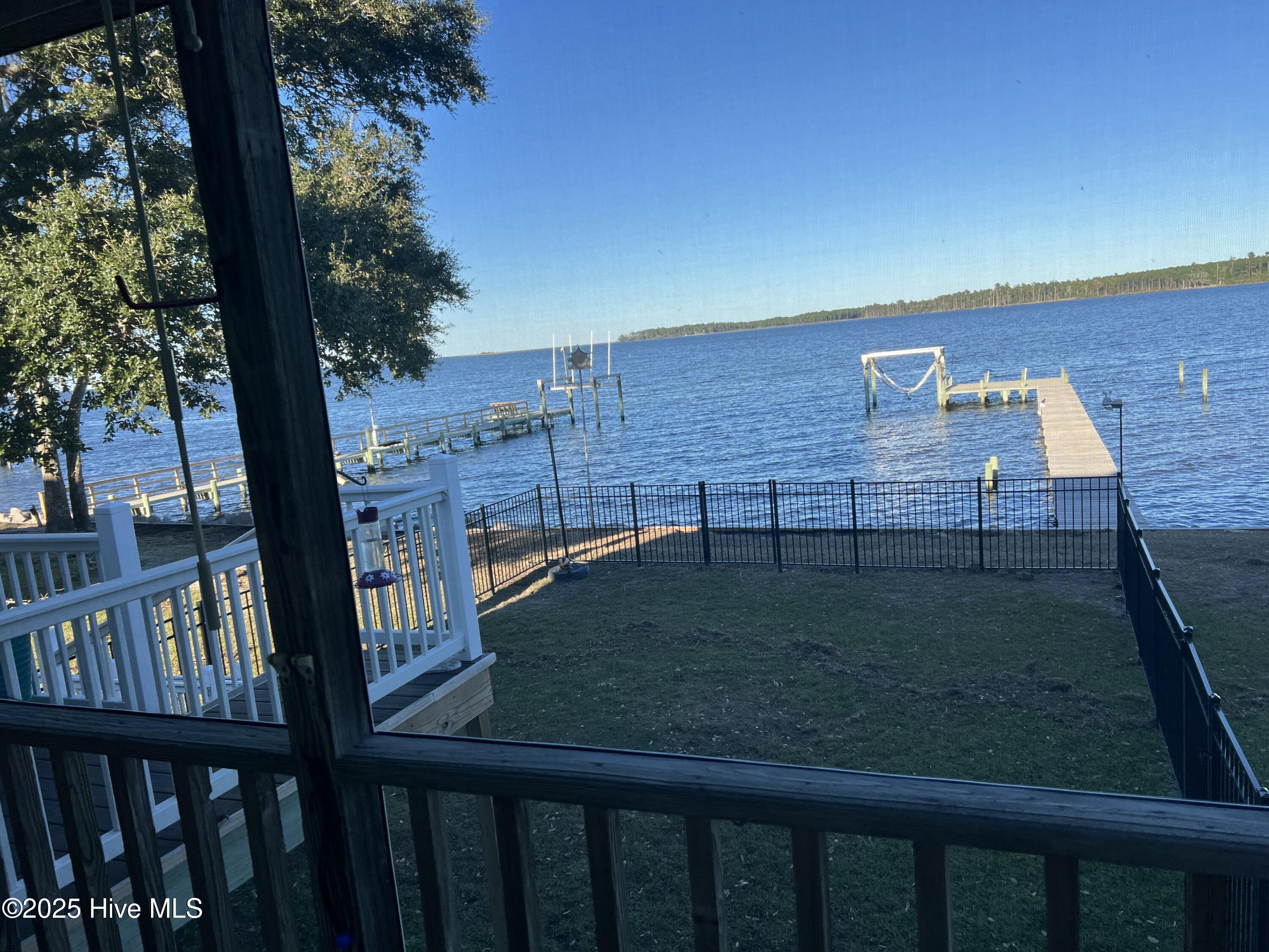157 S River Drive Property Photo 10