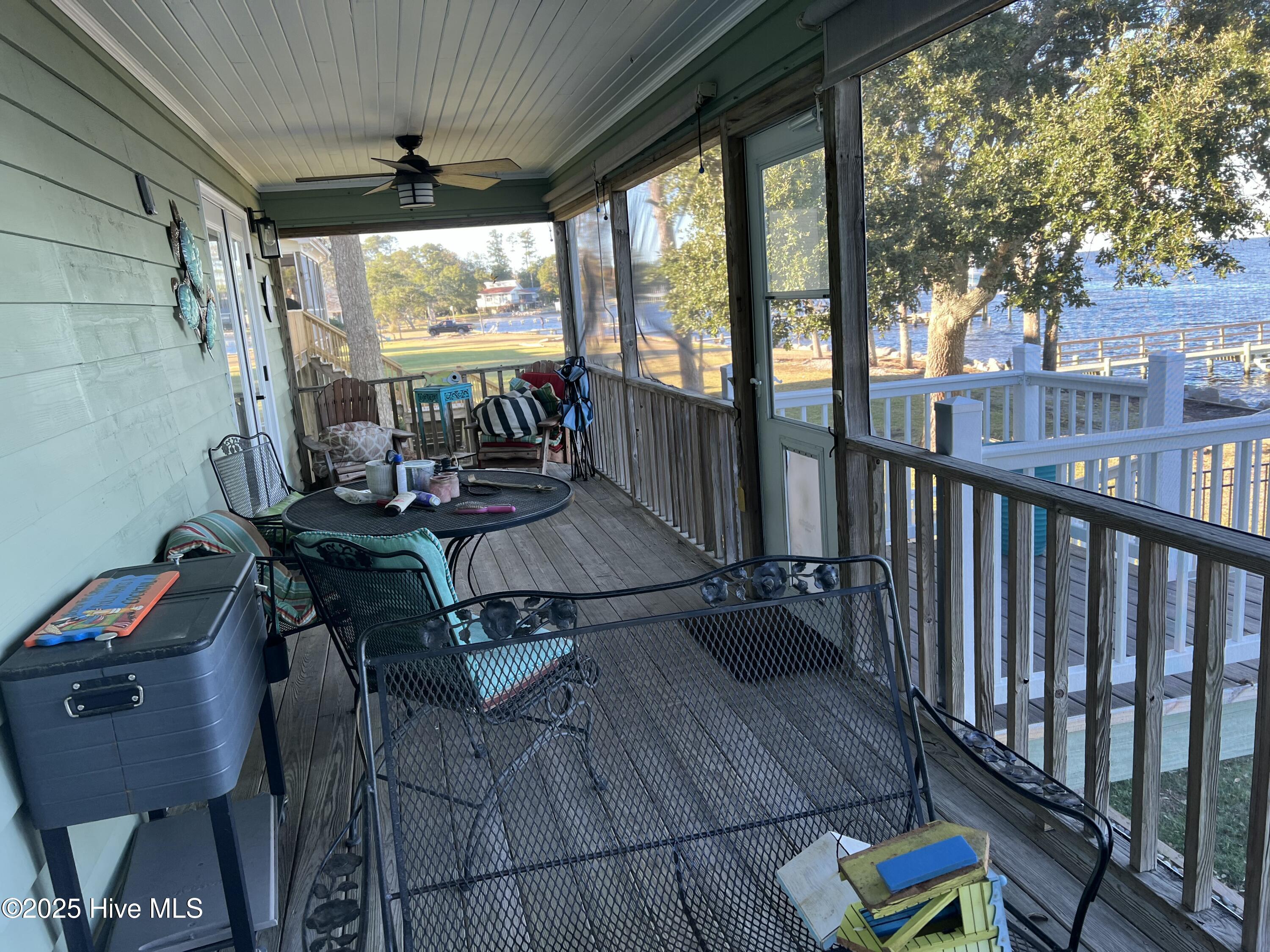 157 S River Drive Property Photo 11