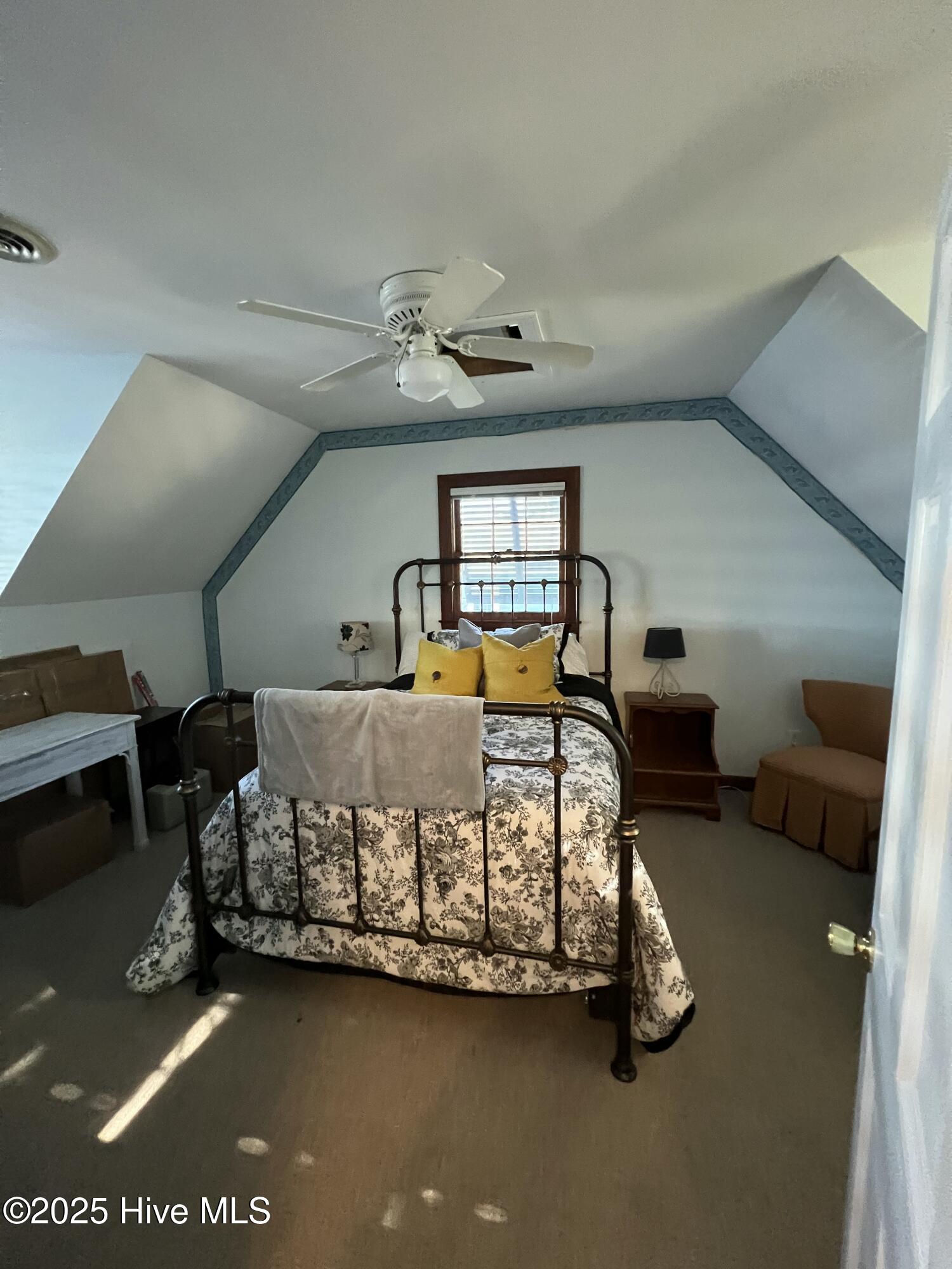 157 S River Drive Property Photo 13