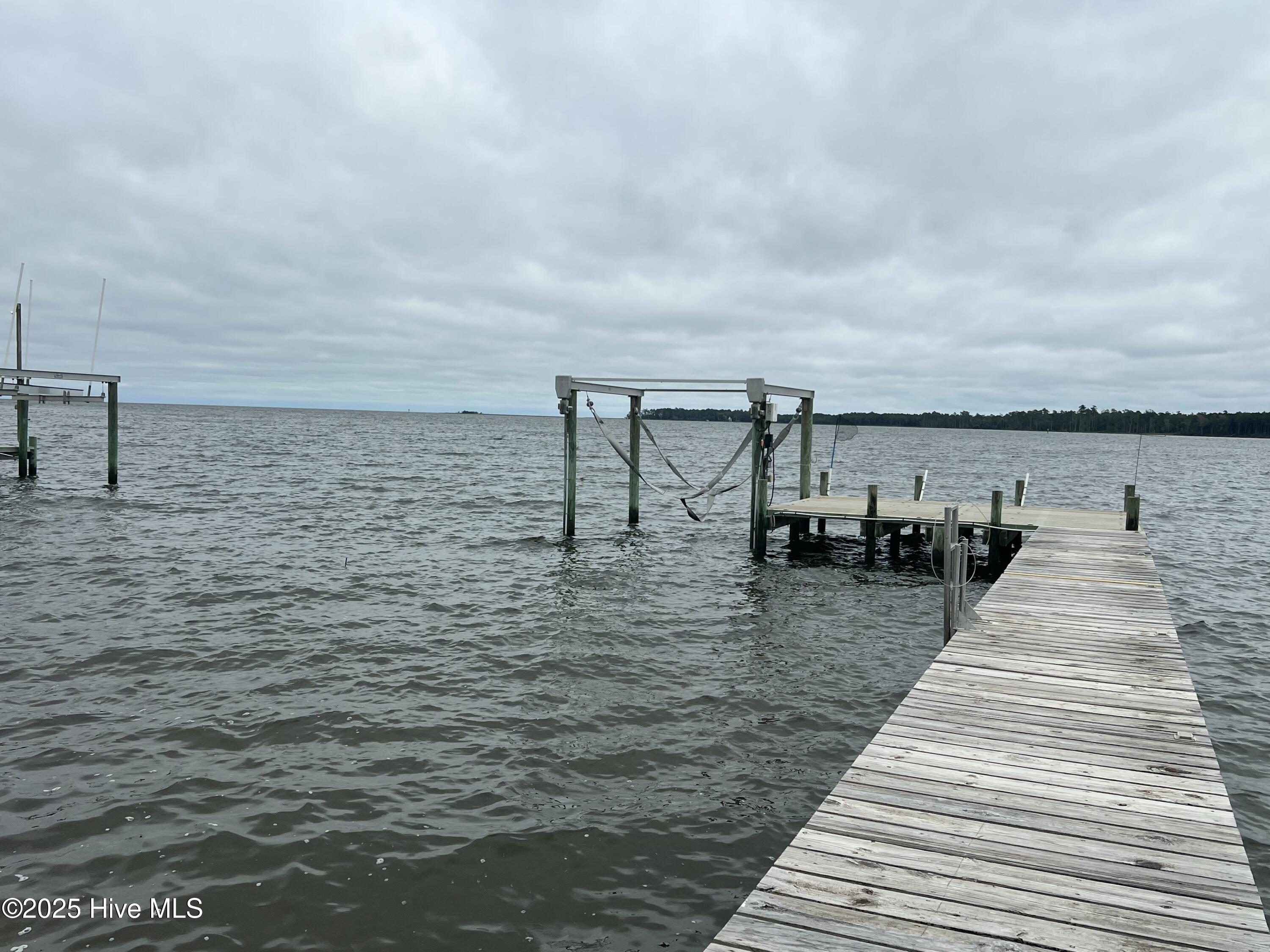 157 S River Drive Property Photo 19