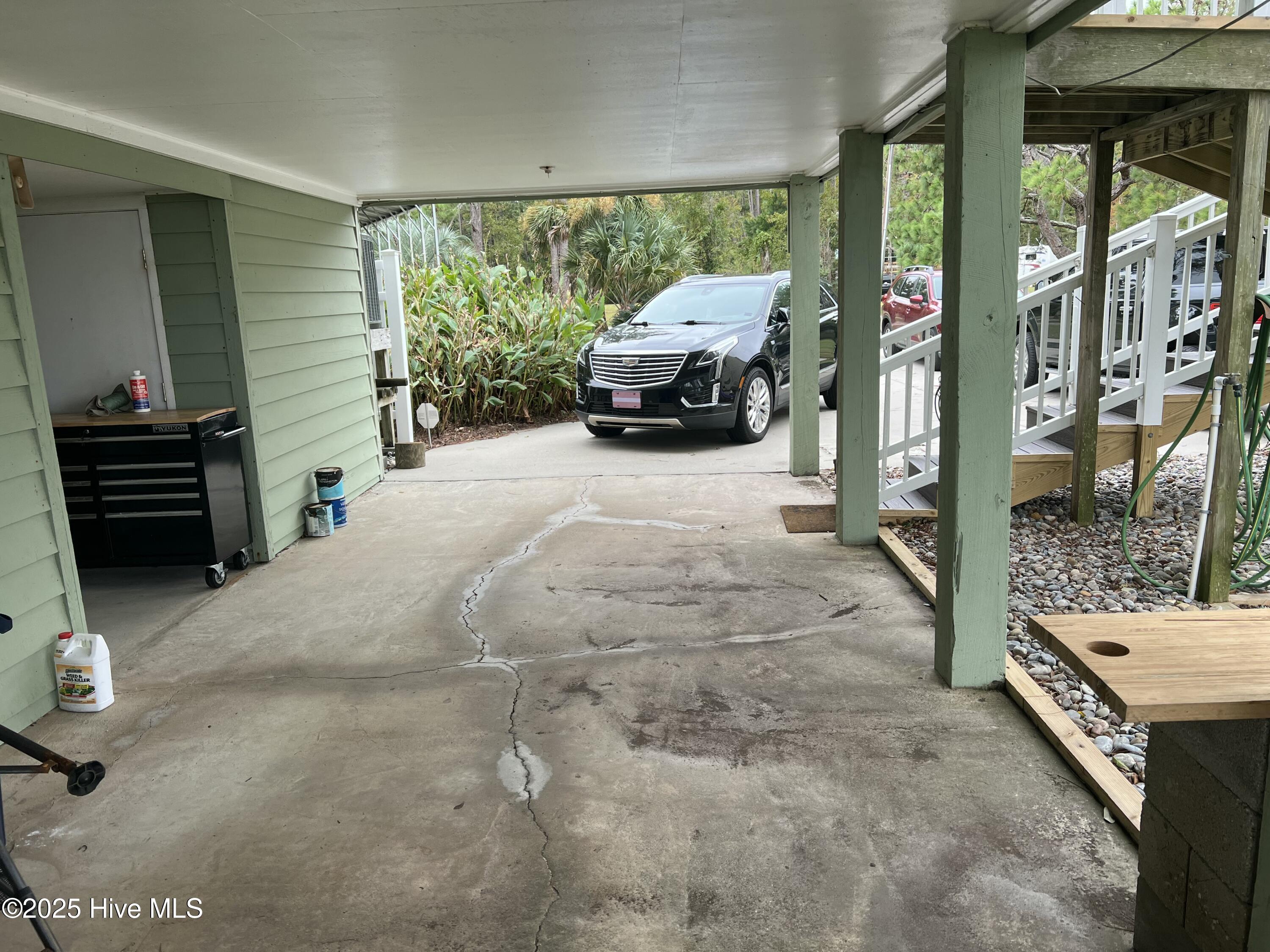 157 S River Drive Property Photo 28