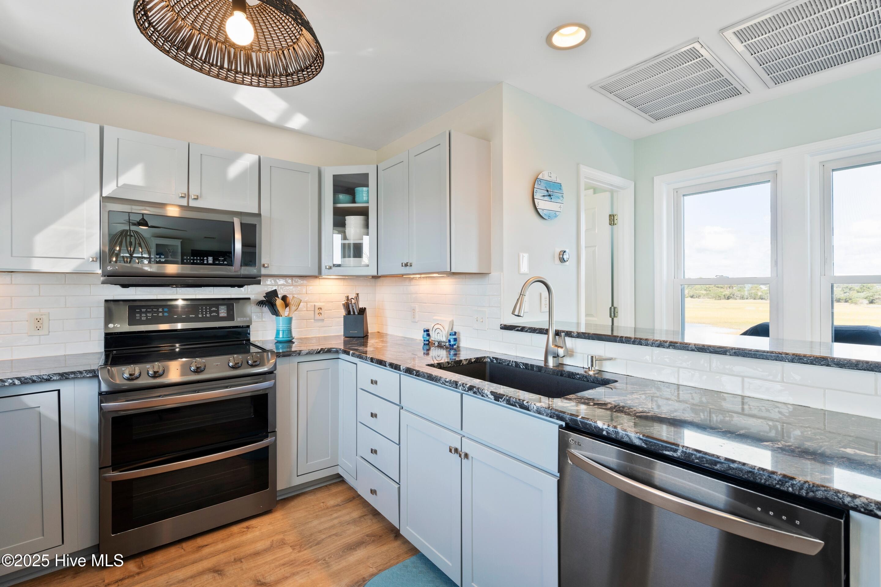 648 Ocean Boulevard W Property Photo 12