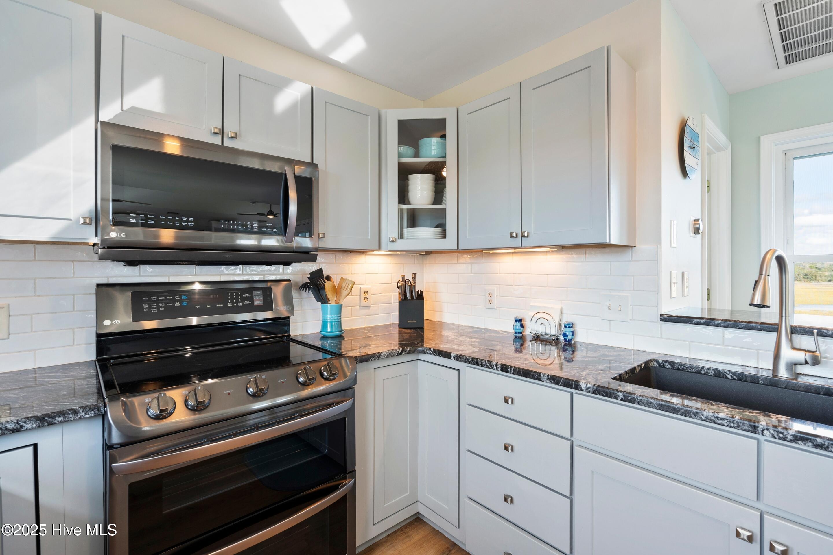 648 Ocean Boulevard W Property Photo 14