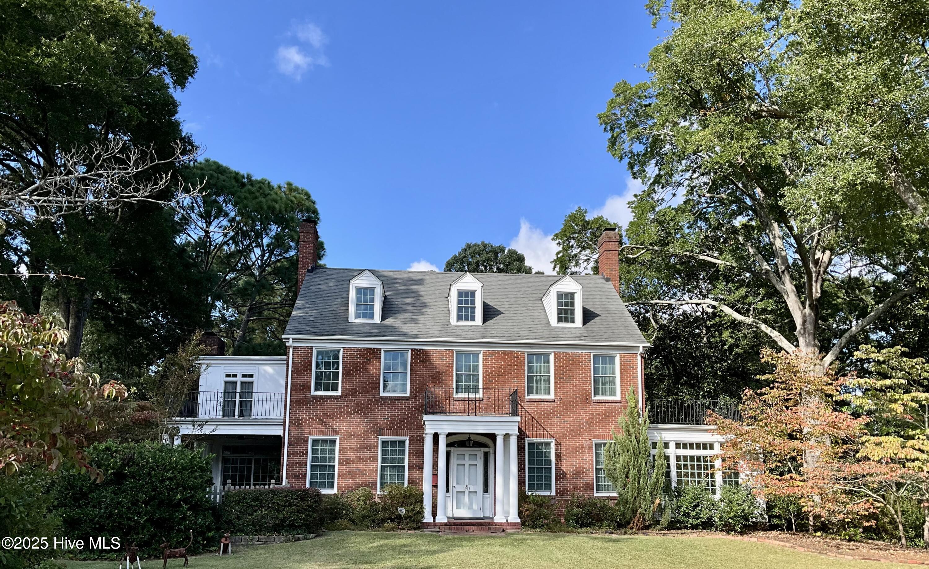 1913 E 5th Street Property Photo 1