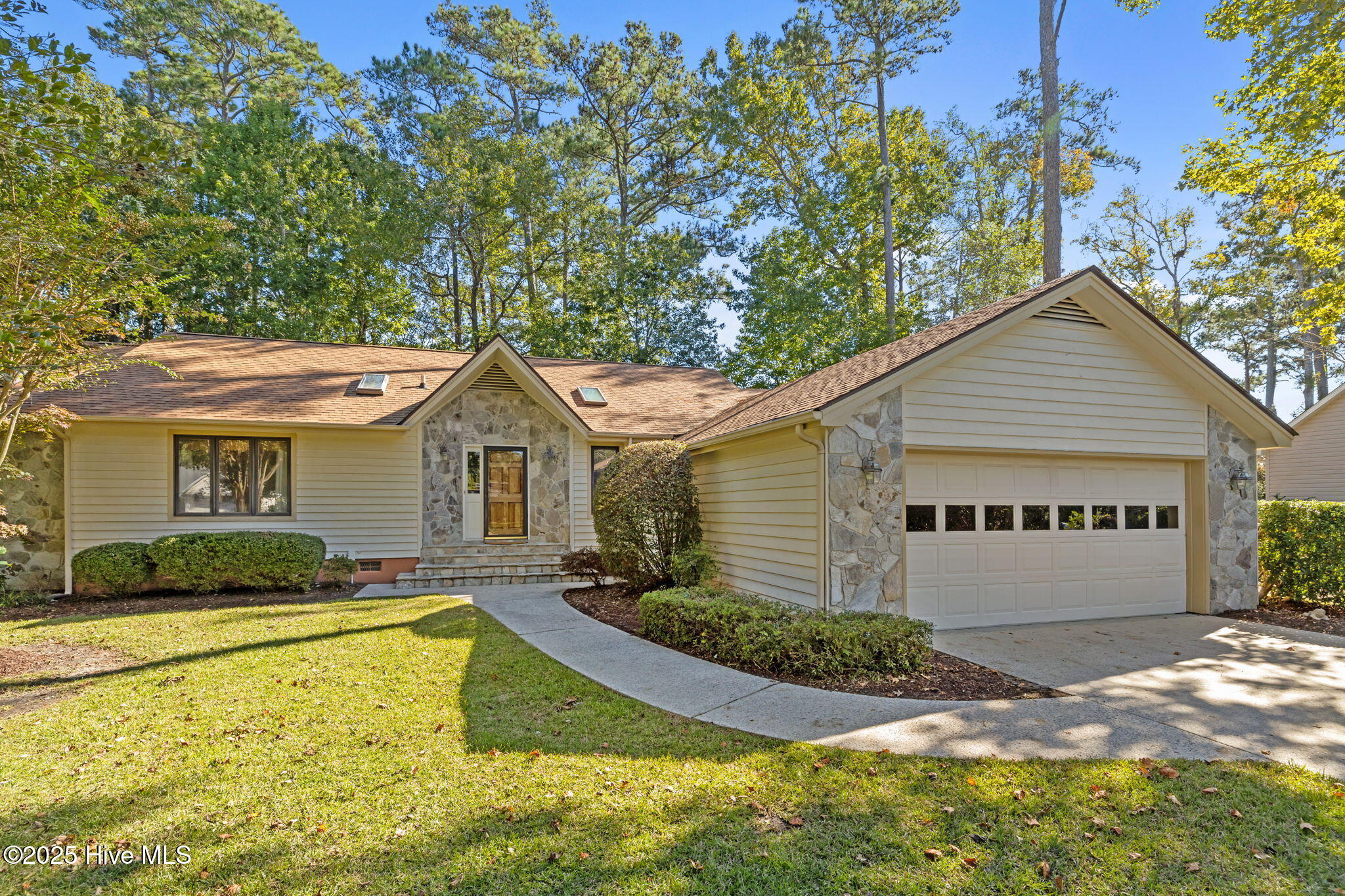 404 Hillcrest Drive Property Photo 1