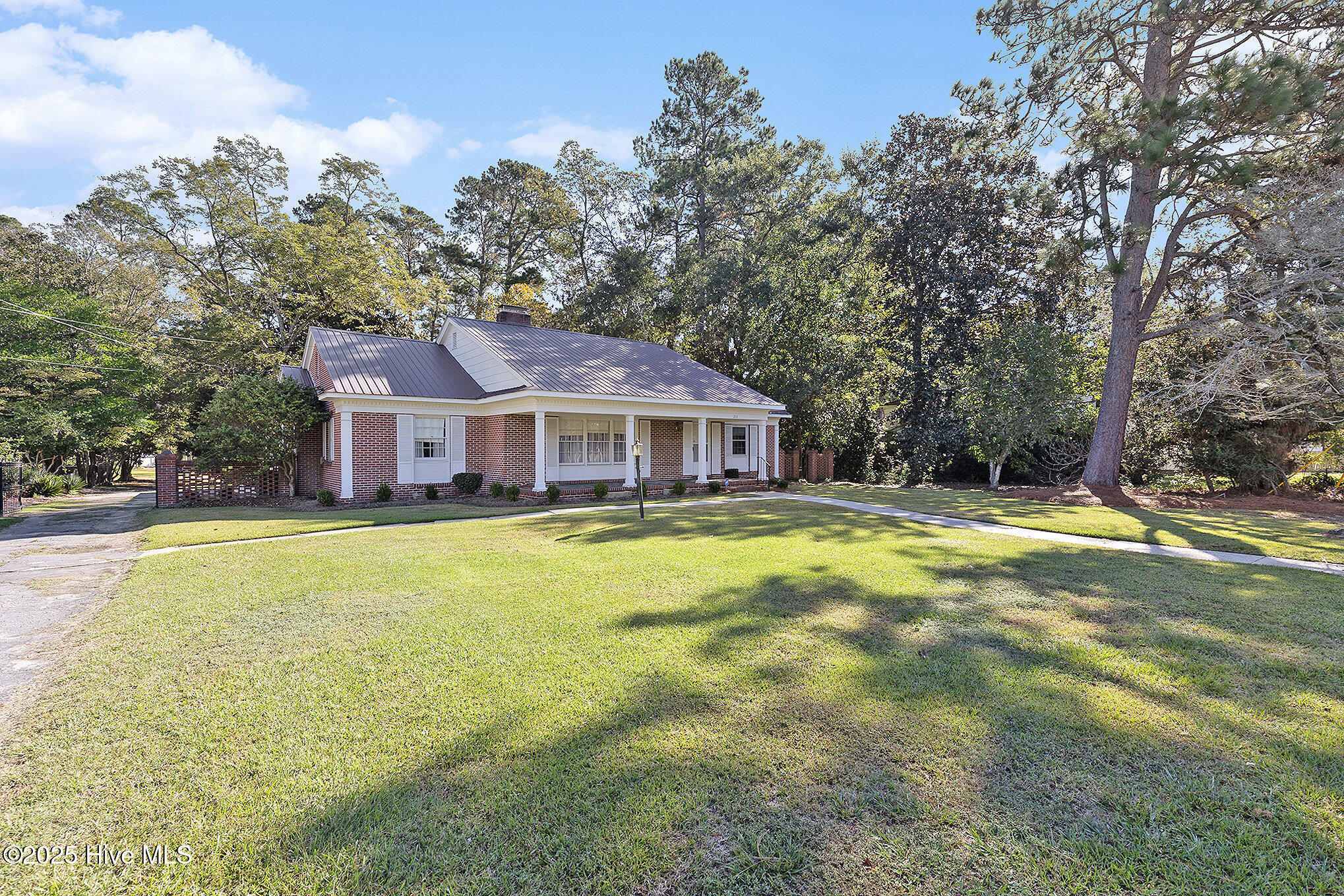 211 Pireway Road Property Photo 4
