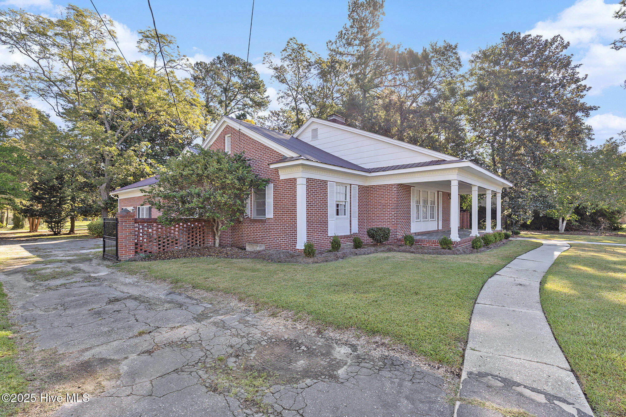 211 Pireway Road Property Photo 5