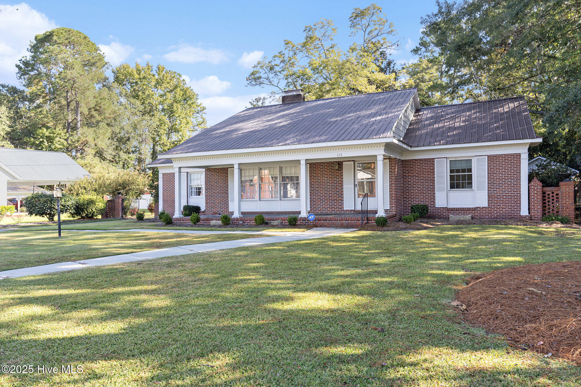 211 Pireway Road Property Photo 6