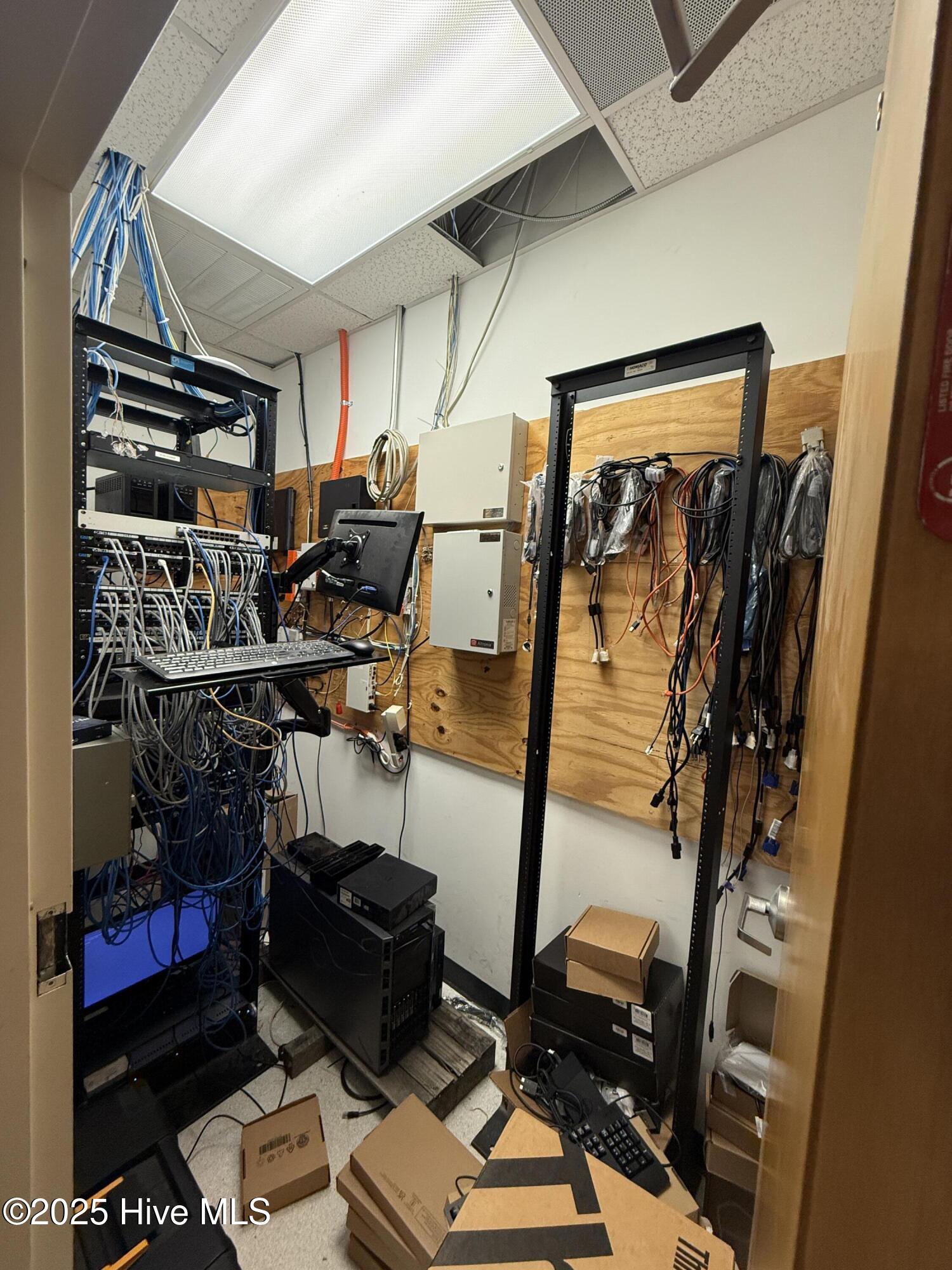 140 Aqua Shed Court Property Photo 8