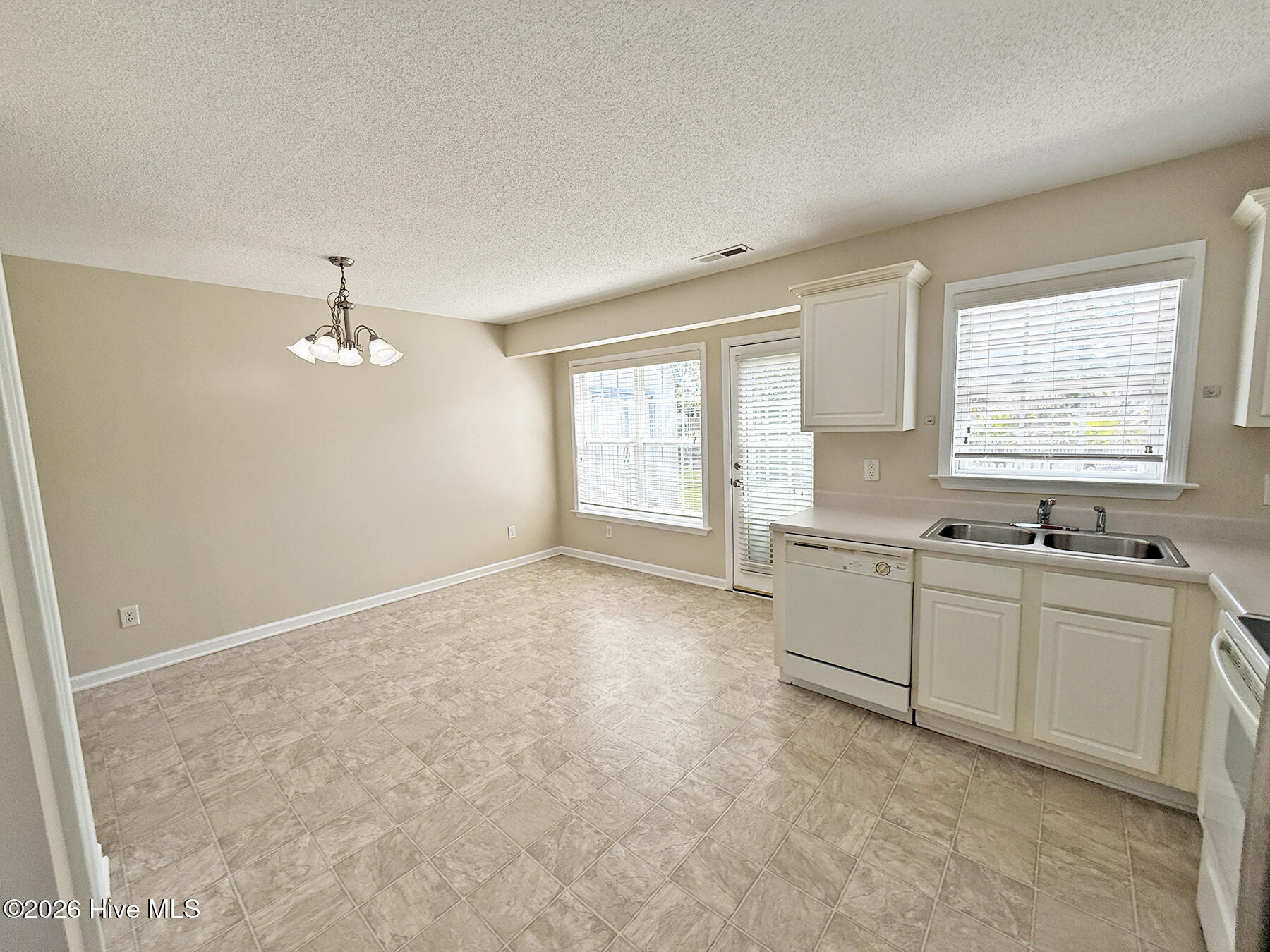 4901 N Hampton Drive Se Property Photo 16