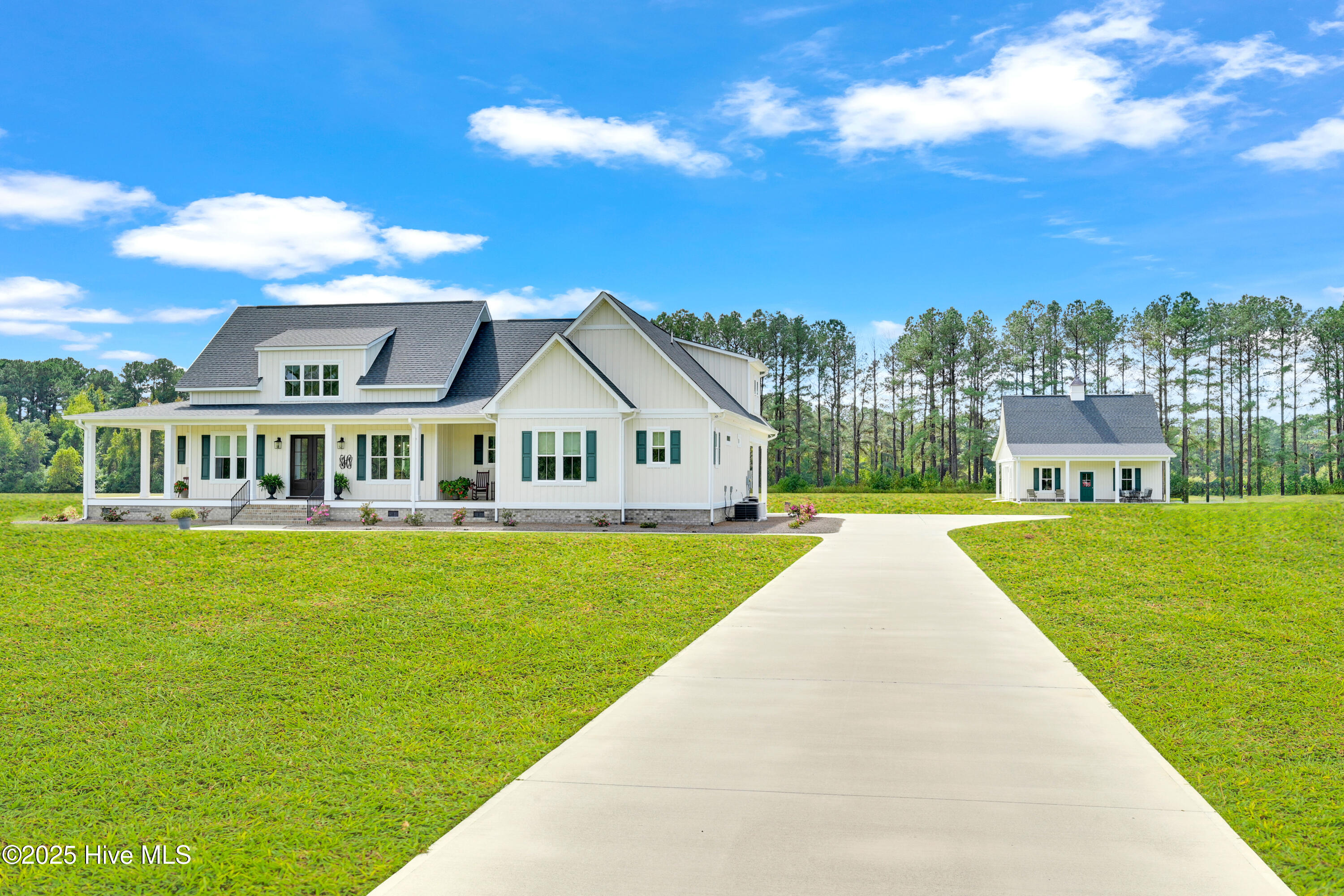 260 Southwind Drive Property Photo 1