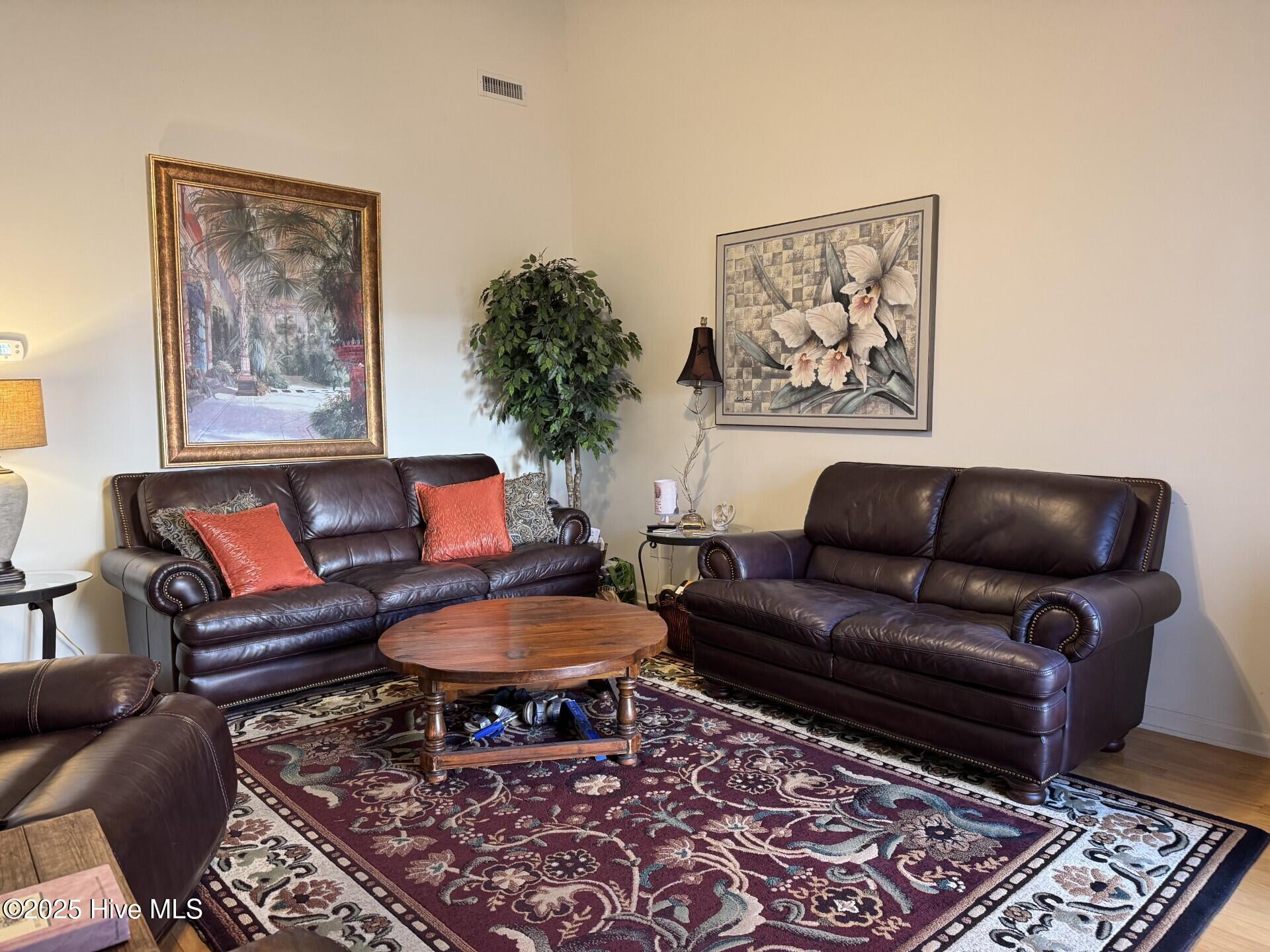 206 Hibiscus Way Property Photo 4