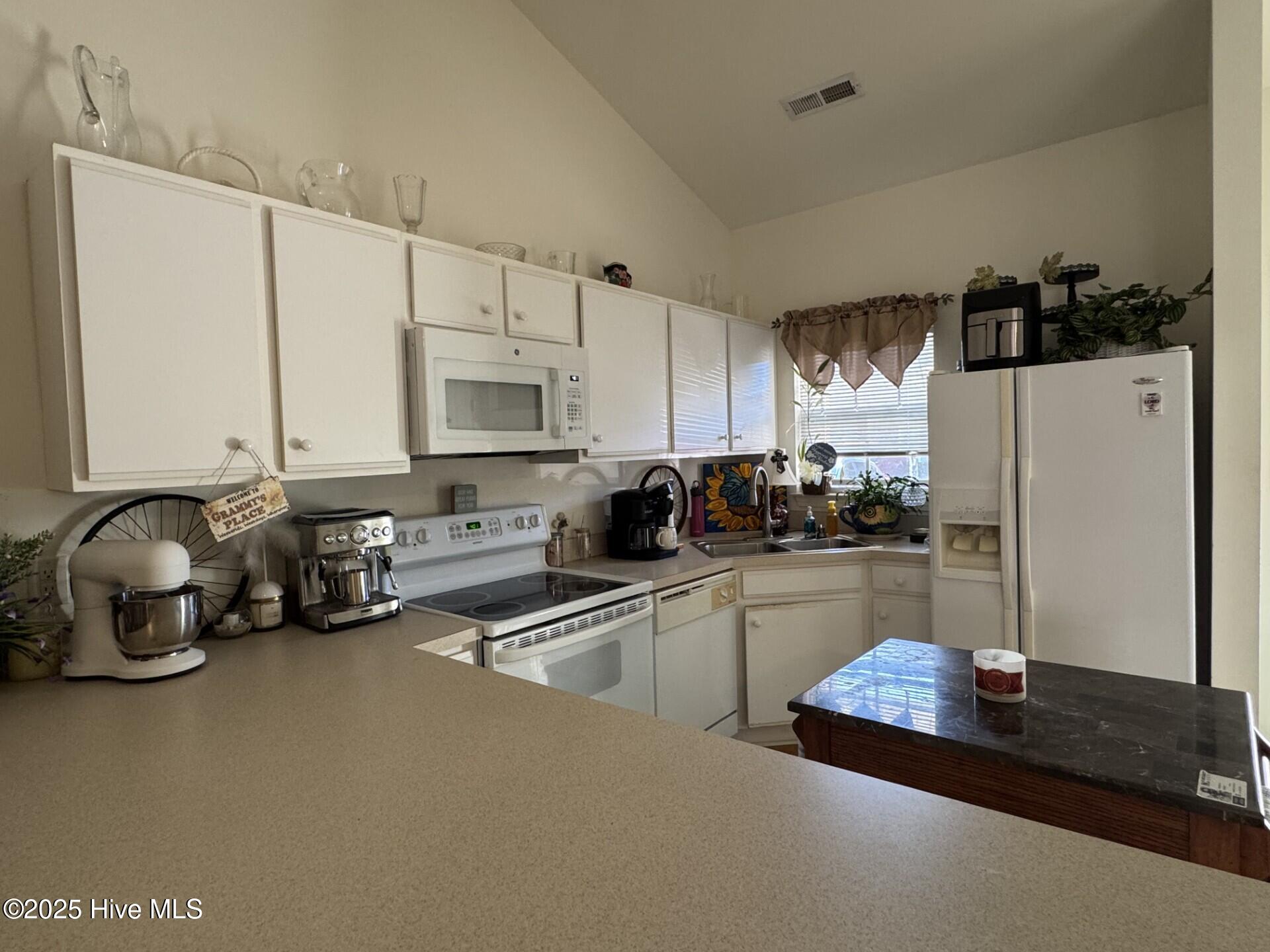206 Hibiscus Way Property Photo 6