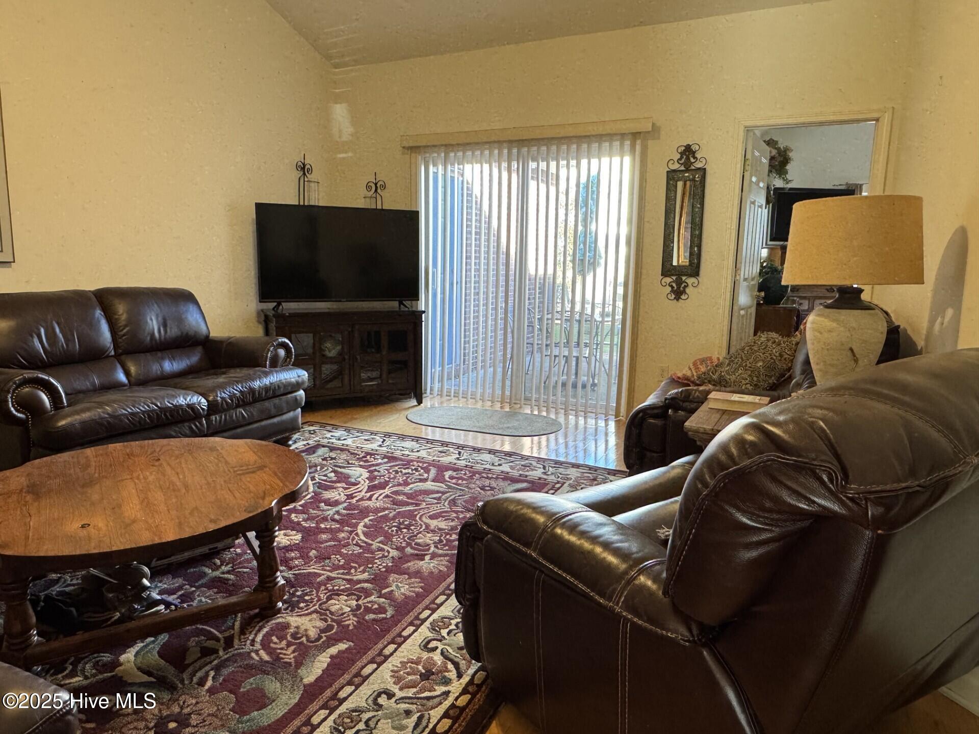 206 Hibiscus Way Property Photo 8
