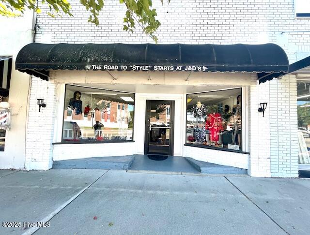144 S Poplar Street Property Photo 1