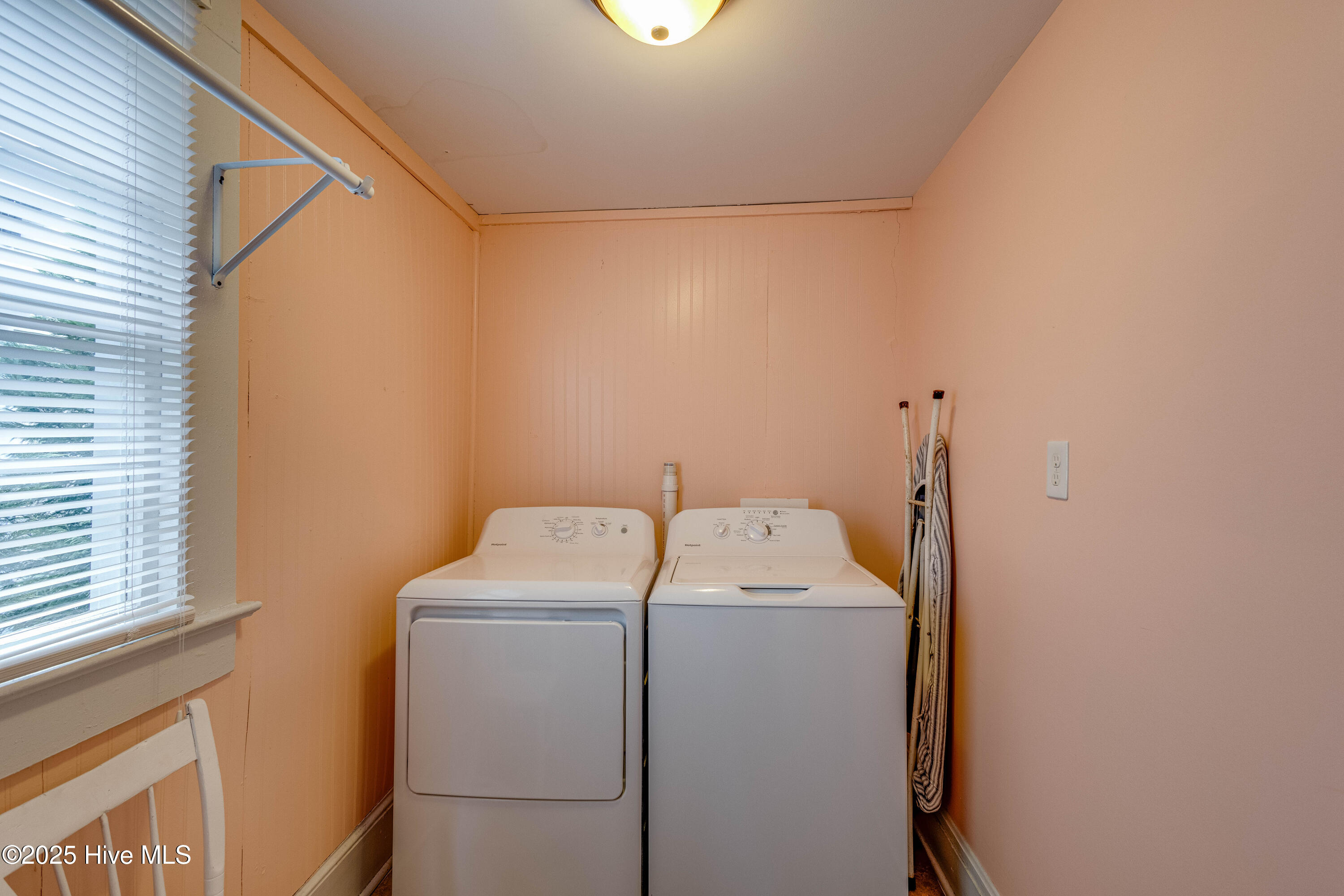 414 E 2nd Street Property Photo 14