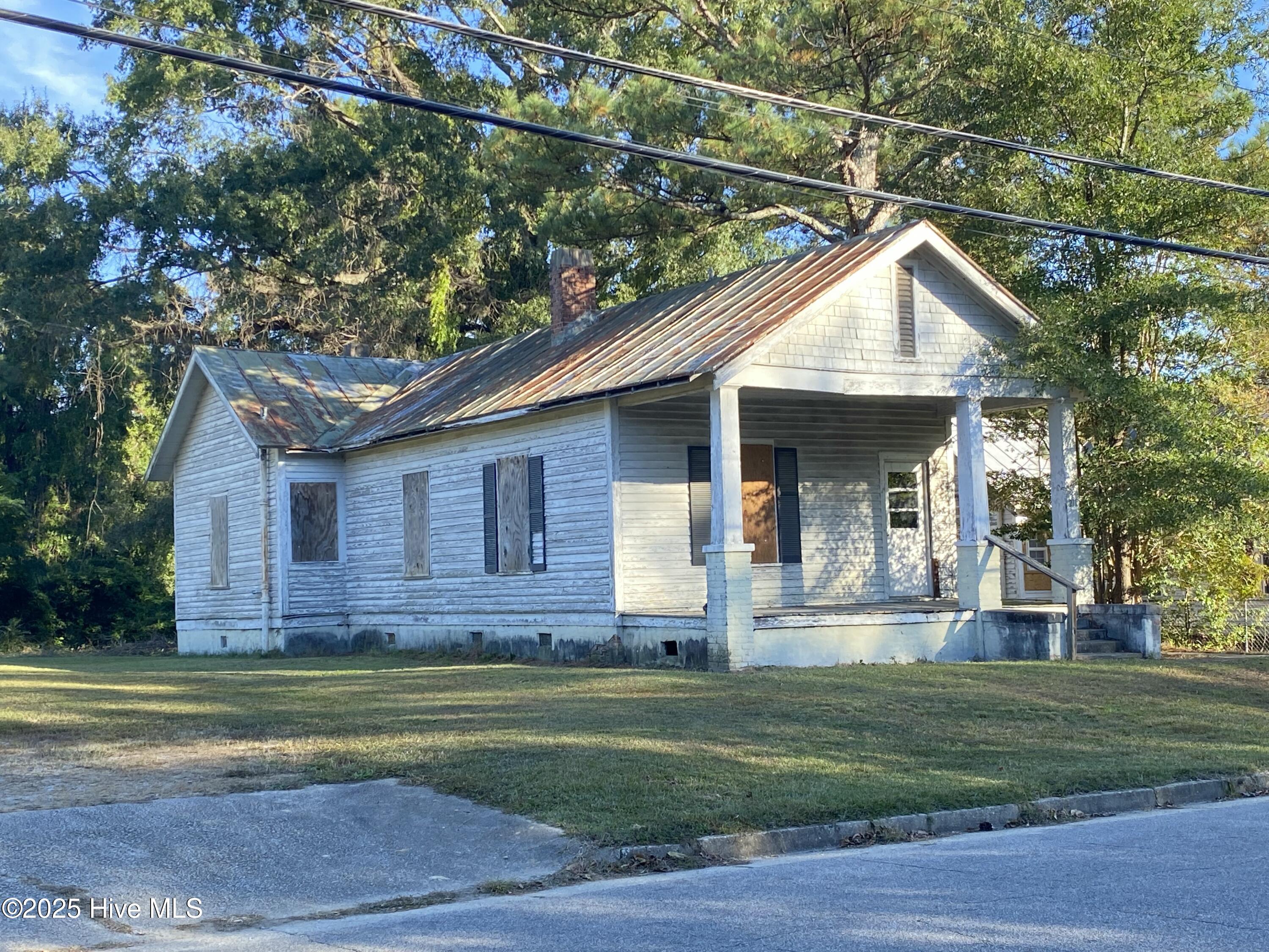 211 Fairview Avenue Property Photo 1