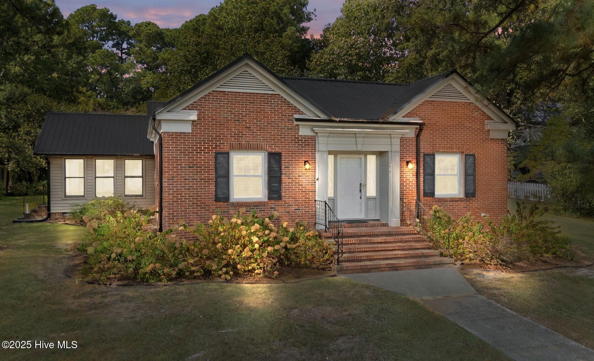 215 E Branch Street Property Photo 1