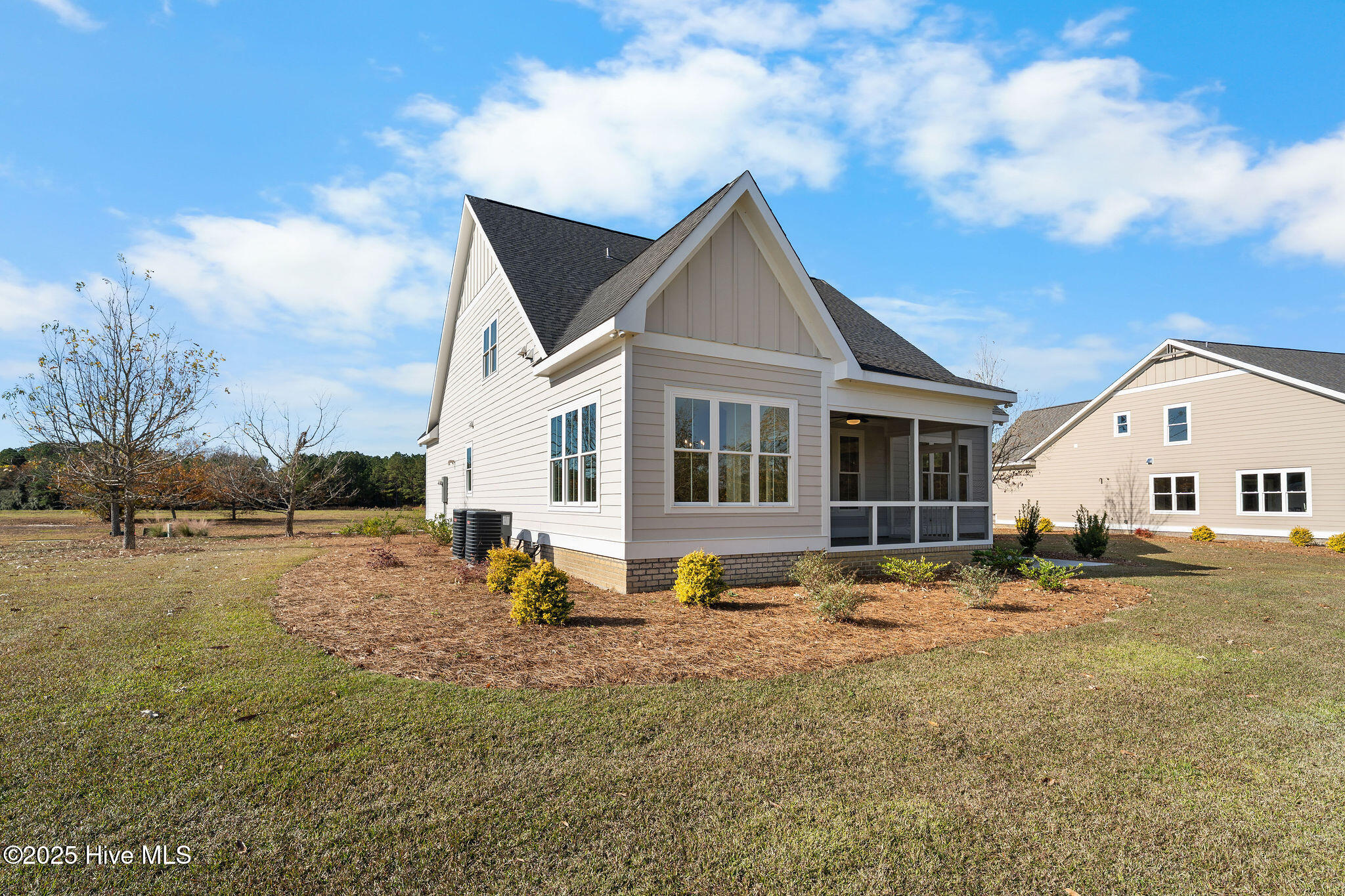 141 Sycamore Lakes Drive Property Photo 8