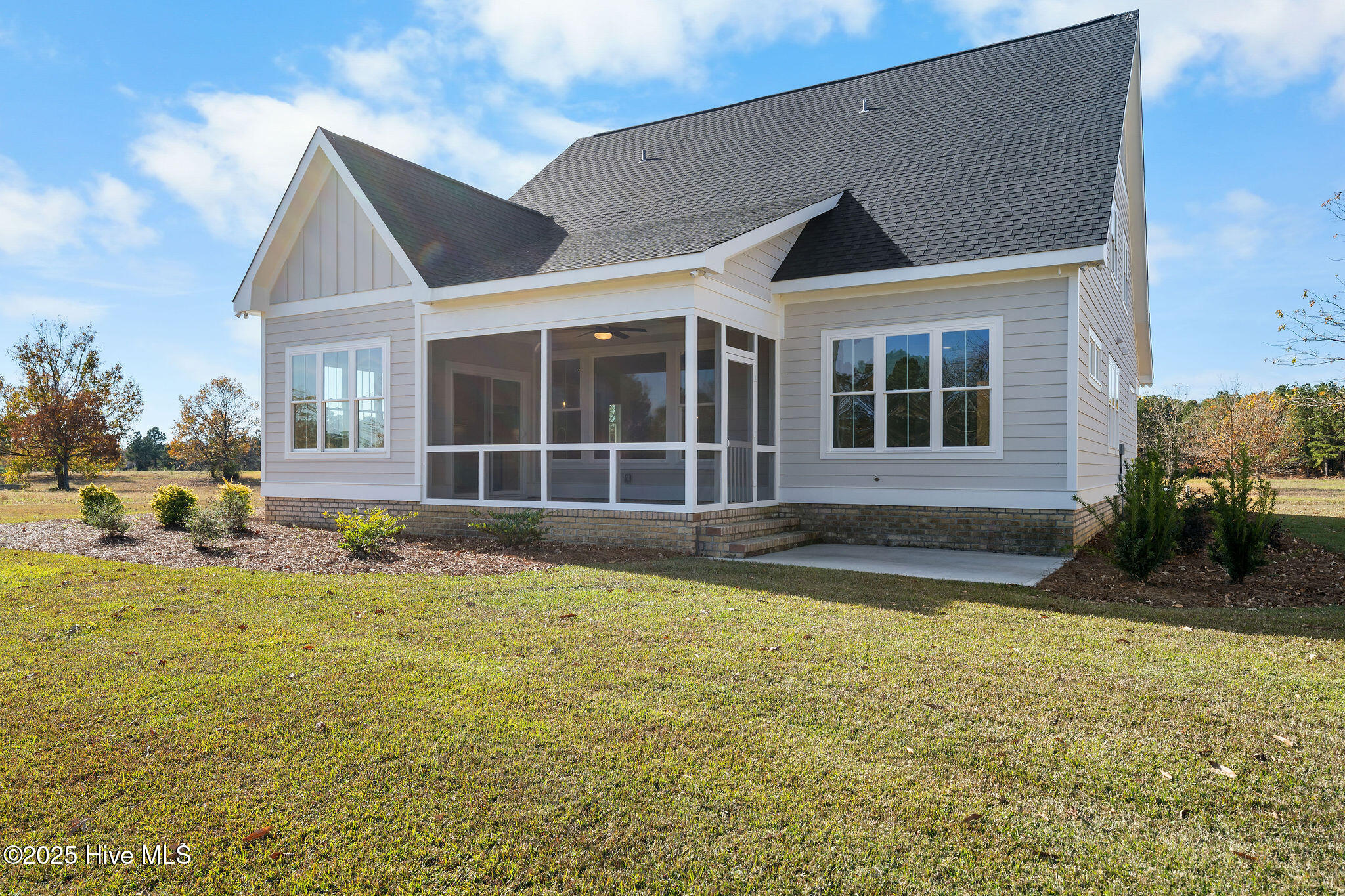 141 Sycamore Lakes Drive Property Photo 10