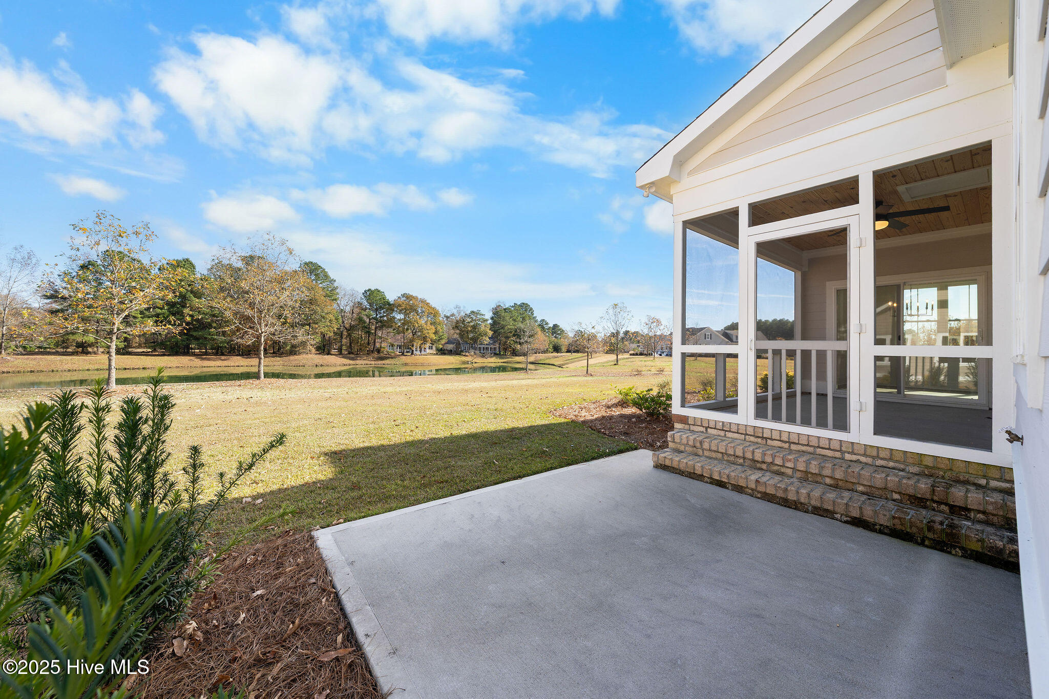141 Sycamore Lakes Drive Property Photo 11