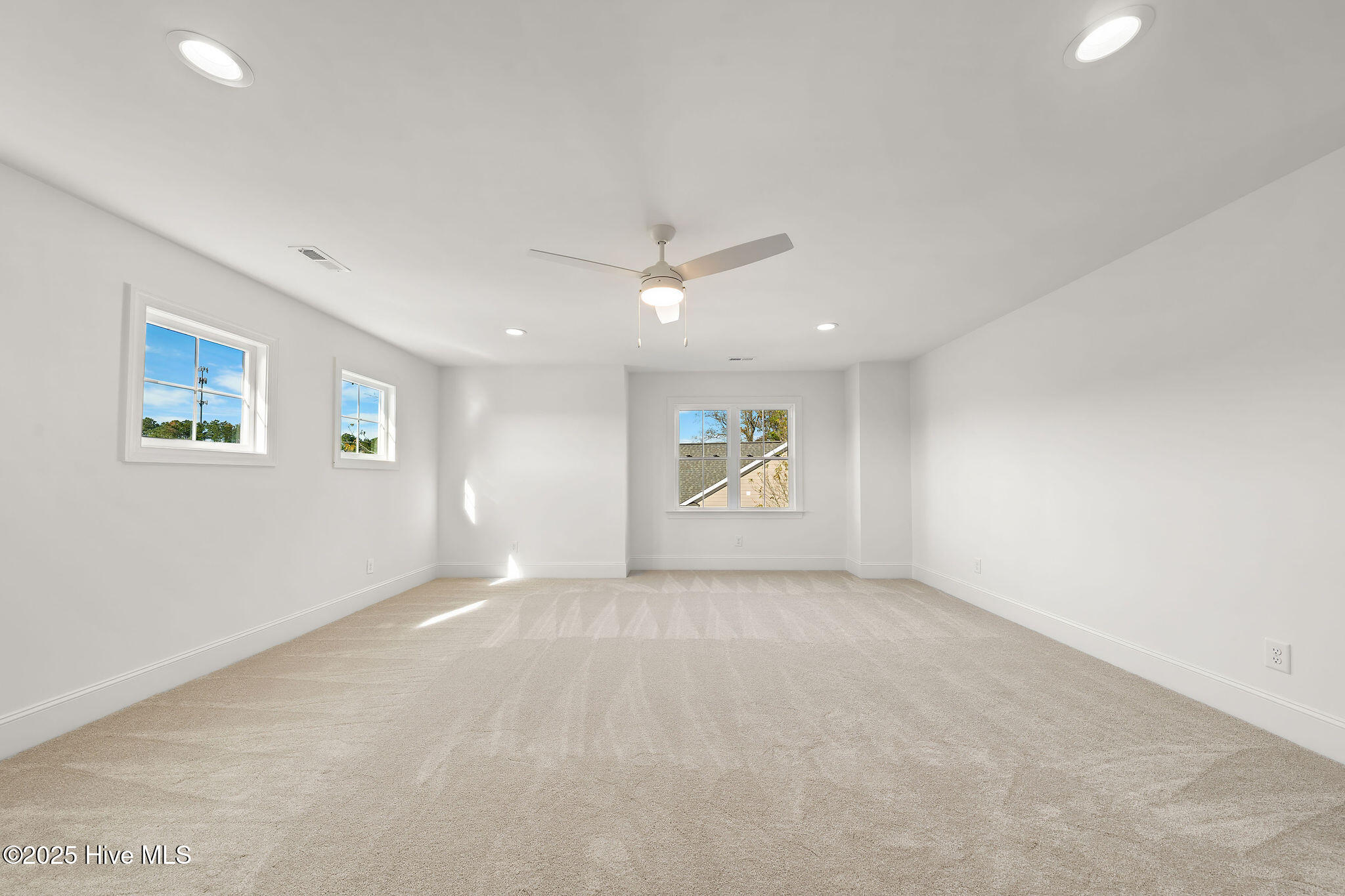 141 Sycamore Lakes Drive Property Photo 36
