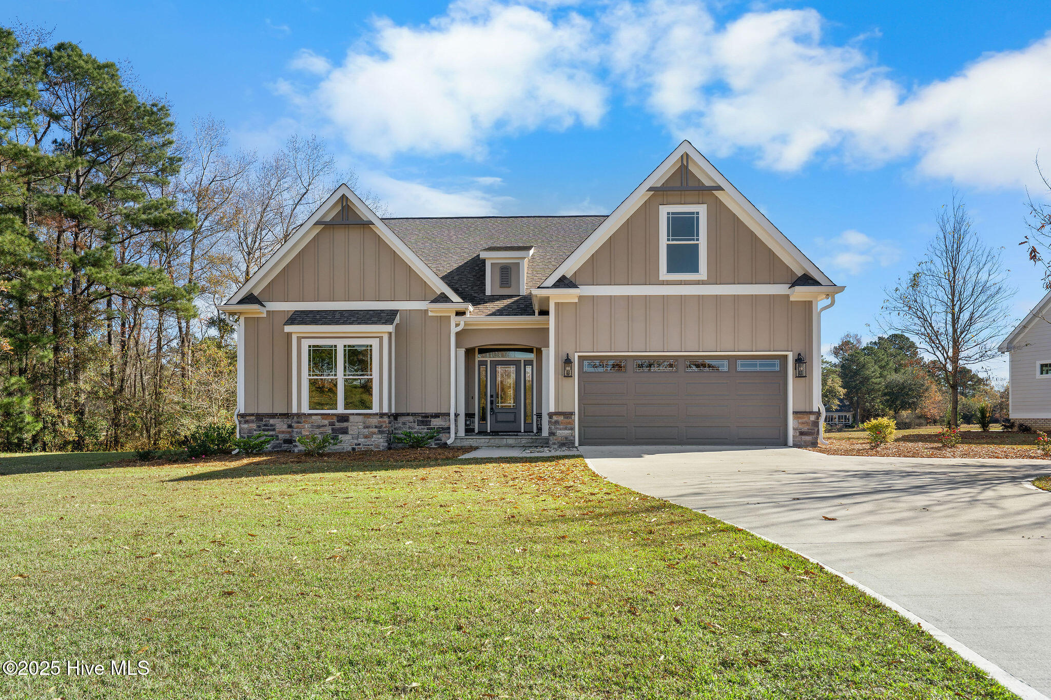 135 Sycamore Lakes Drive Property Photo 1