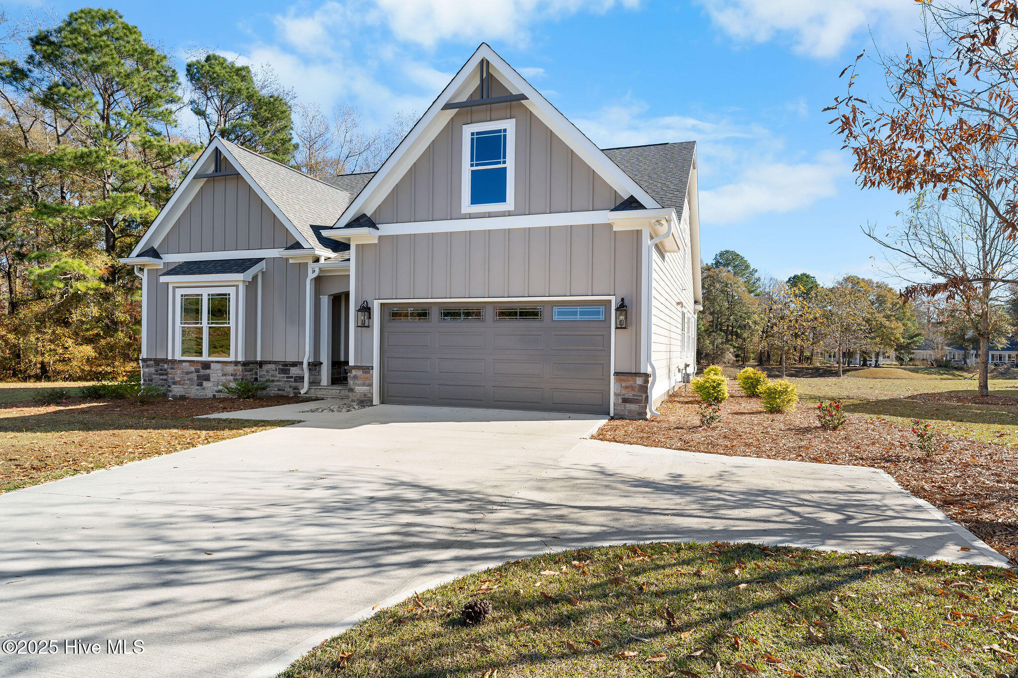 135 Sycamore Lakes Drive Property Photo 2