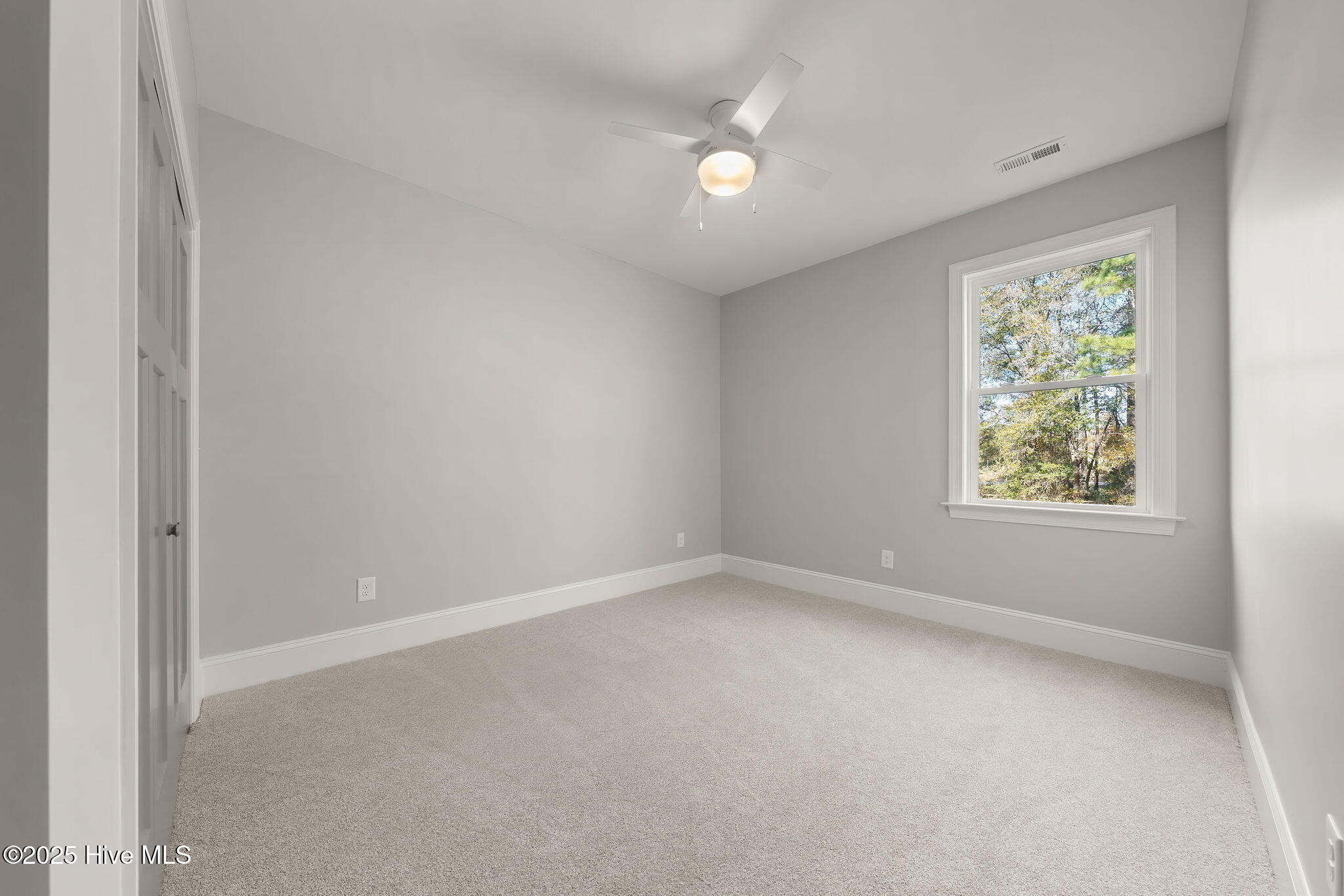 135 Sycamore Lakes Drive Property Photo 35
