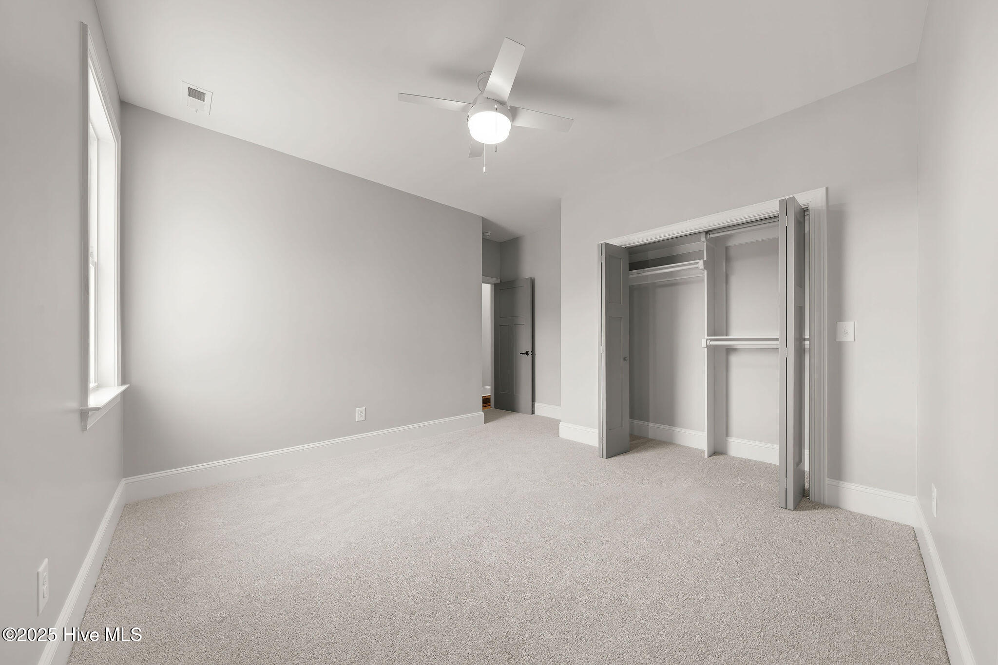 135 Sycamore Lakes Drive Property Photo 37