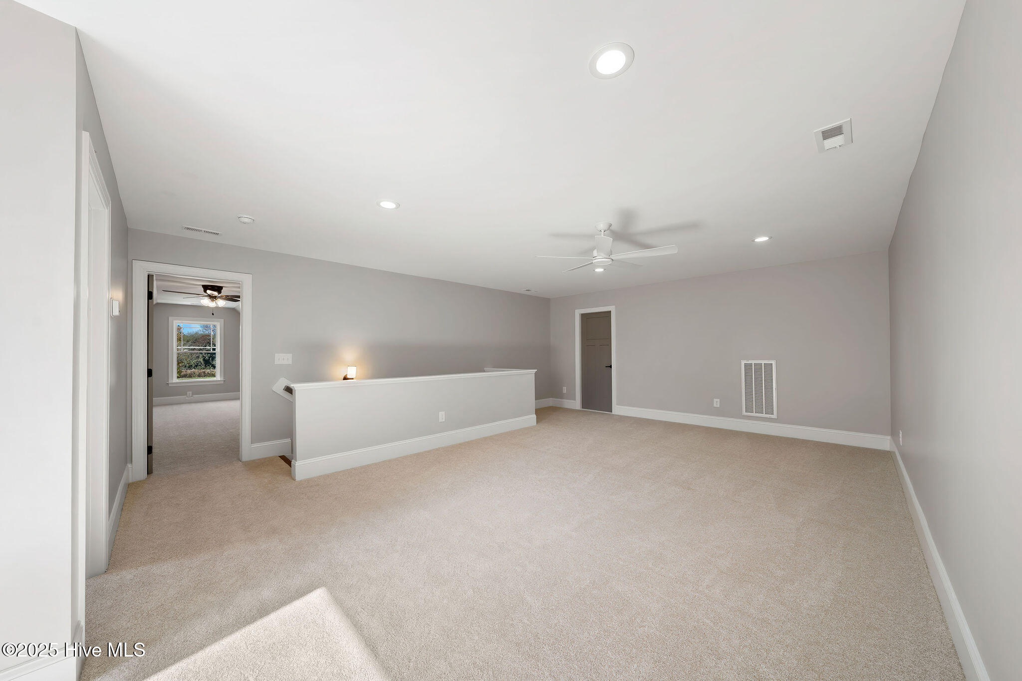 135 Sycamore Lakes Drive Property Photo 40