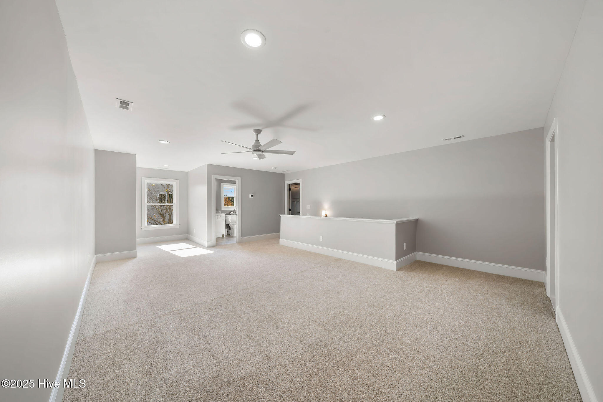 135 Sycamore Lakes Drive Property Photo 41
