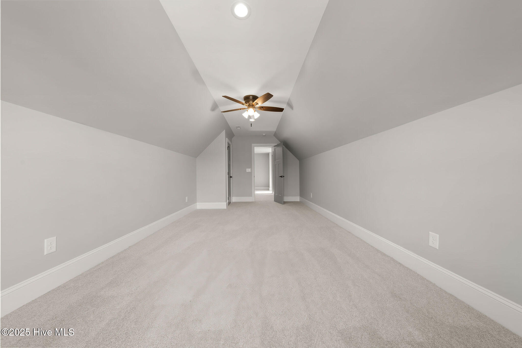 135 Sycamore Lakes Drive Property Photo 44