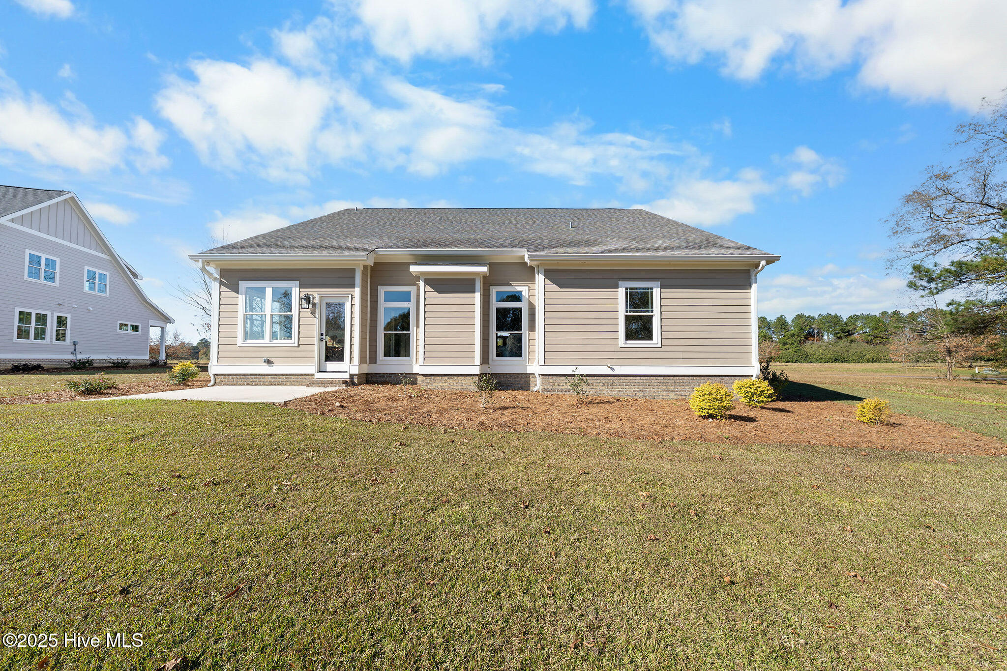 135 Sycamore Lakes Drive Property Photo 49