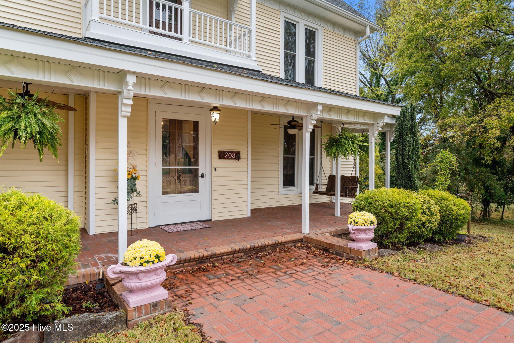 208 W Barrett Street Property Photo 1