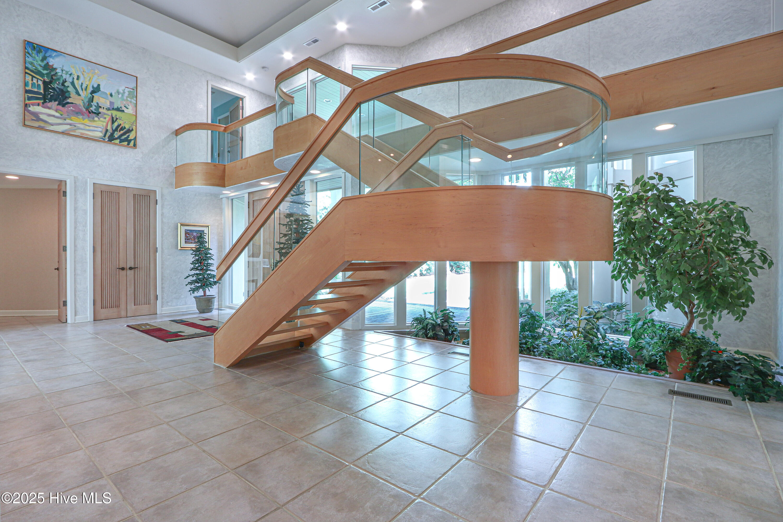 310 Inverrary Road Property Photo 10