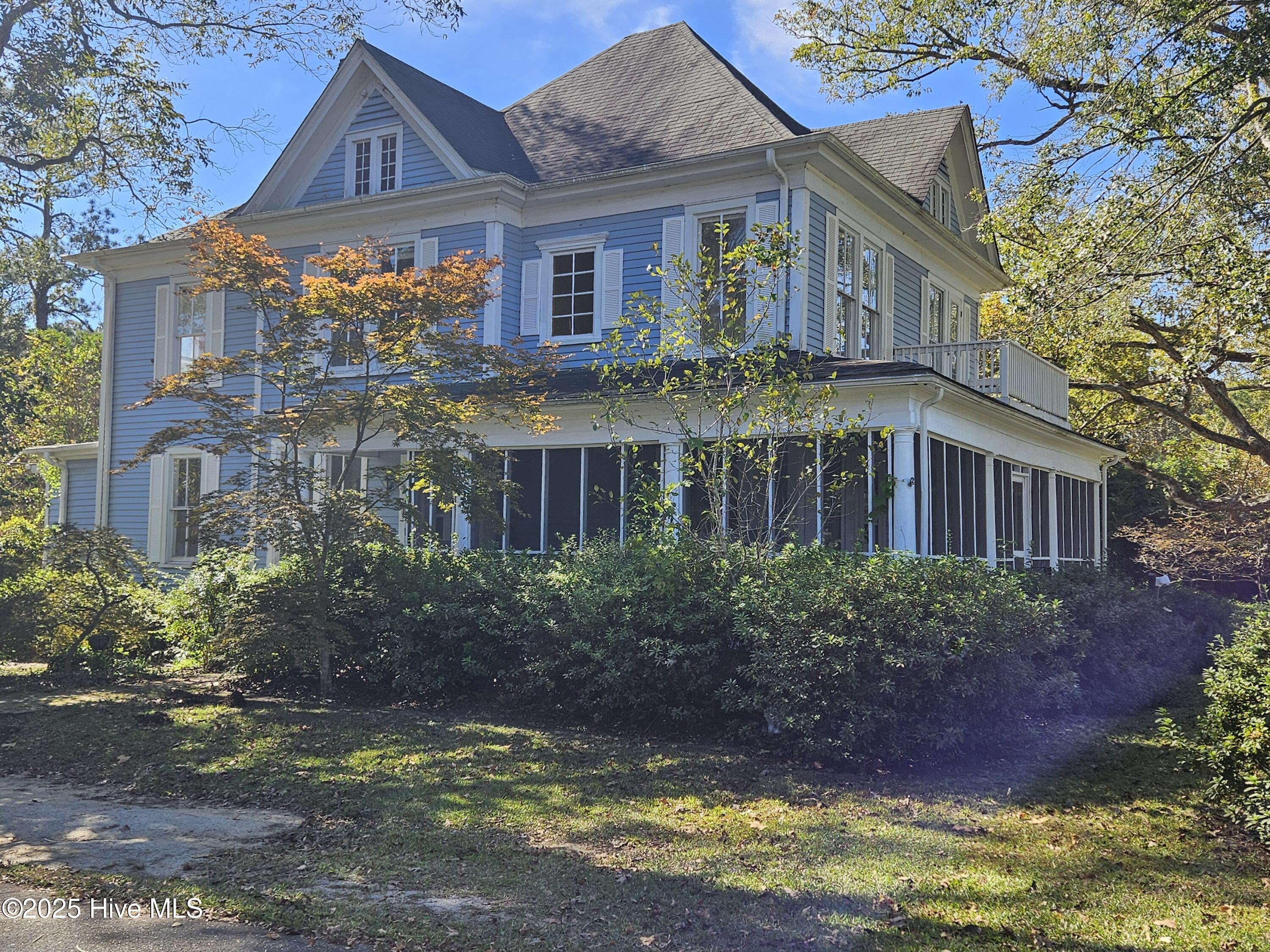 201 W Main Street Property Photo 1