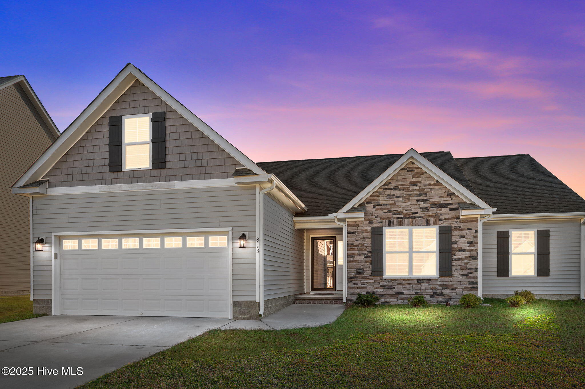 813 Knoll Circle Property Photo 1