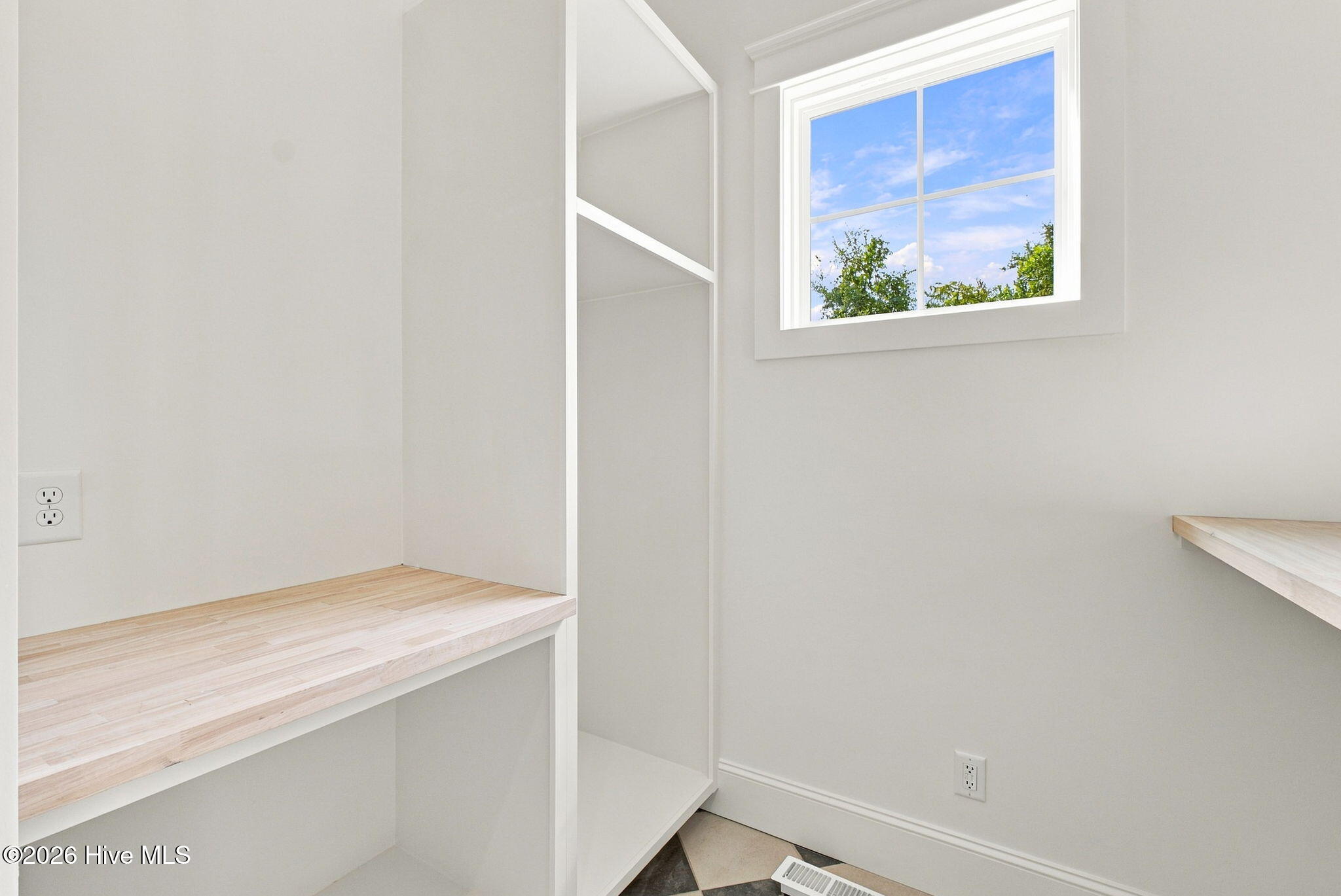 607 Burrington Avenue Property Photo 19