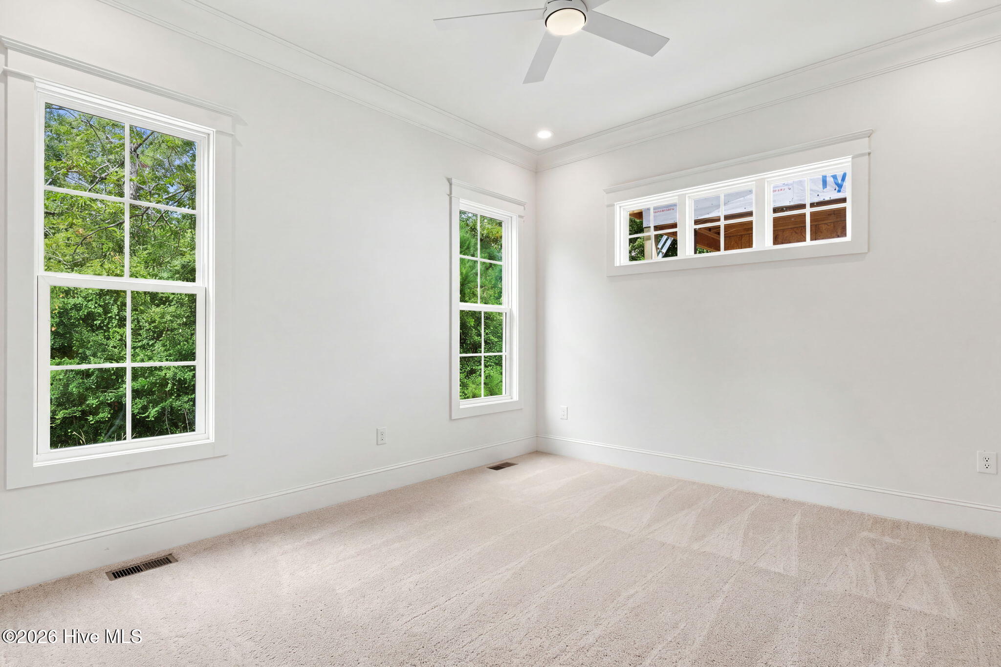607 Burrington Avenue Property Photo 32