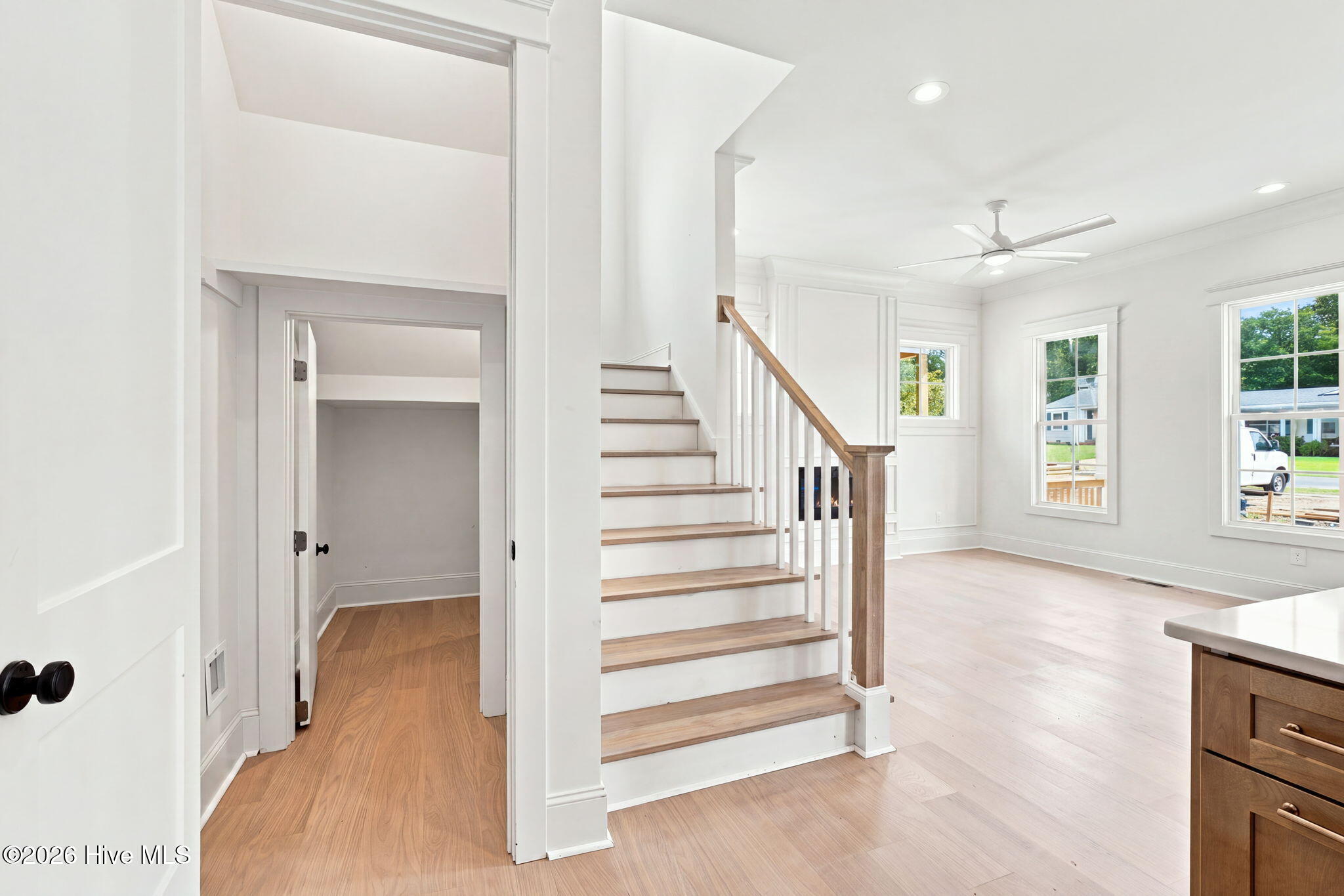 607 Burrington Avenue Property Photo 37