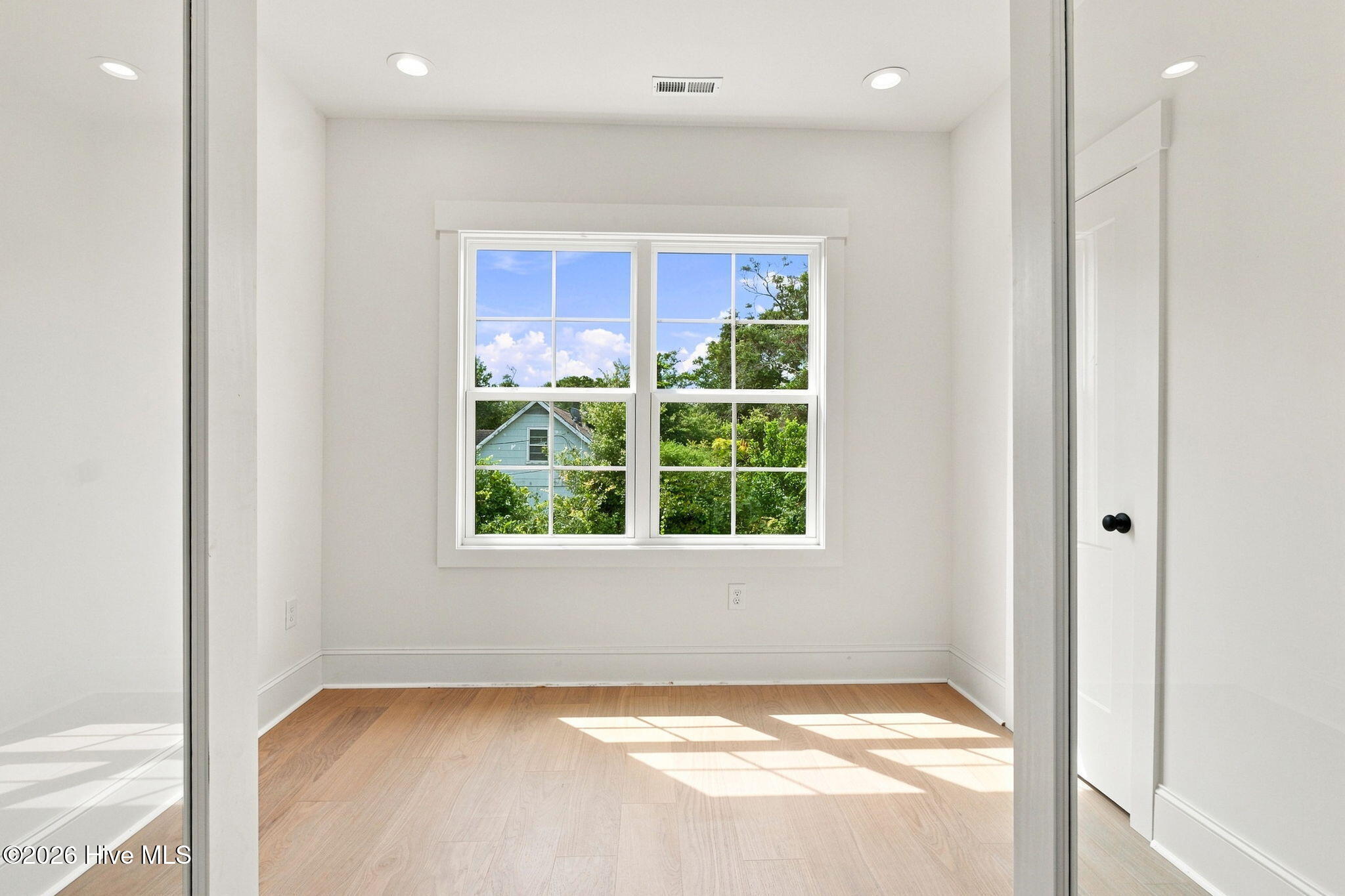 607 Burrington Avenue Property Photo 54