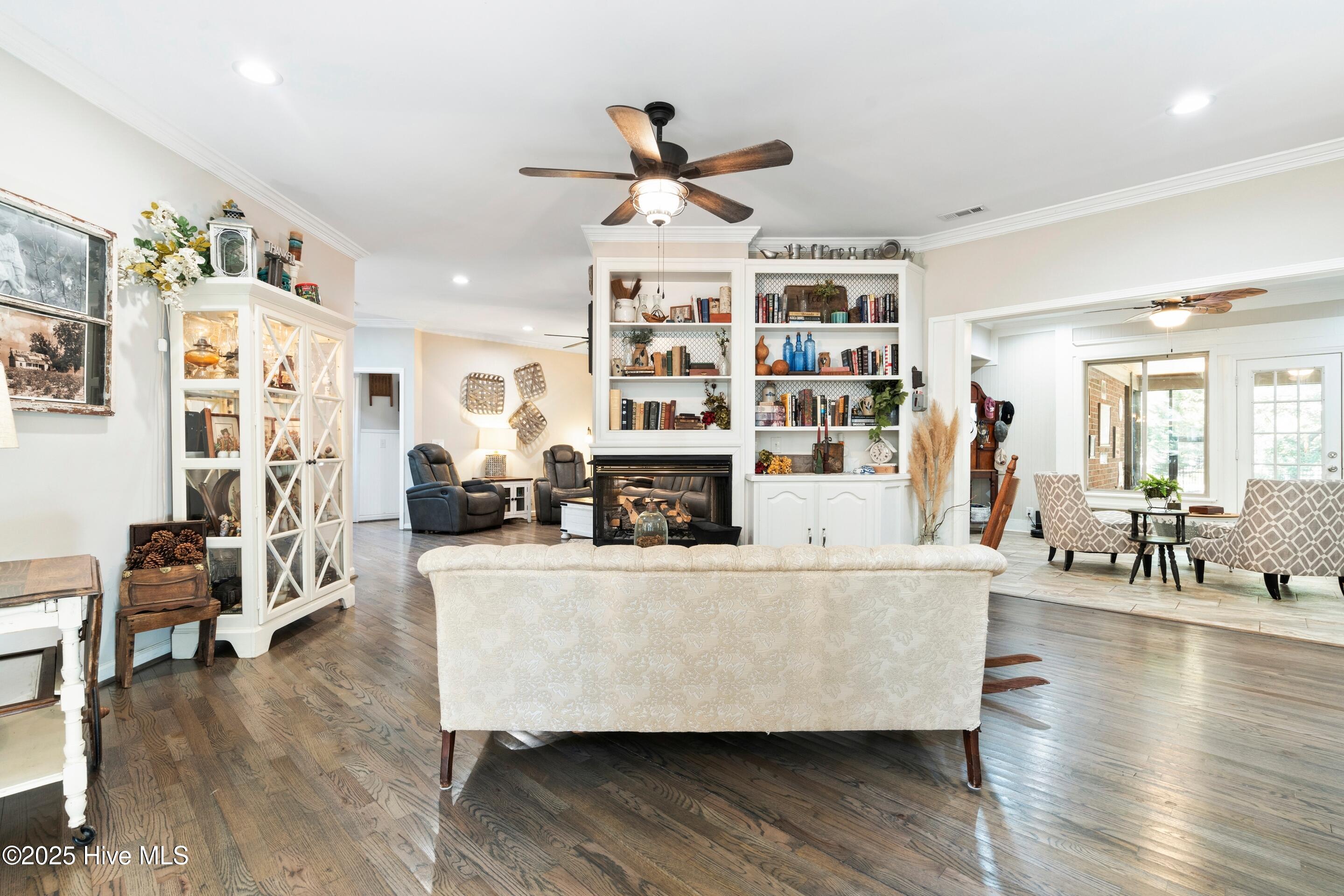 1304 Harbour Watch Property Photo 21