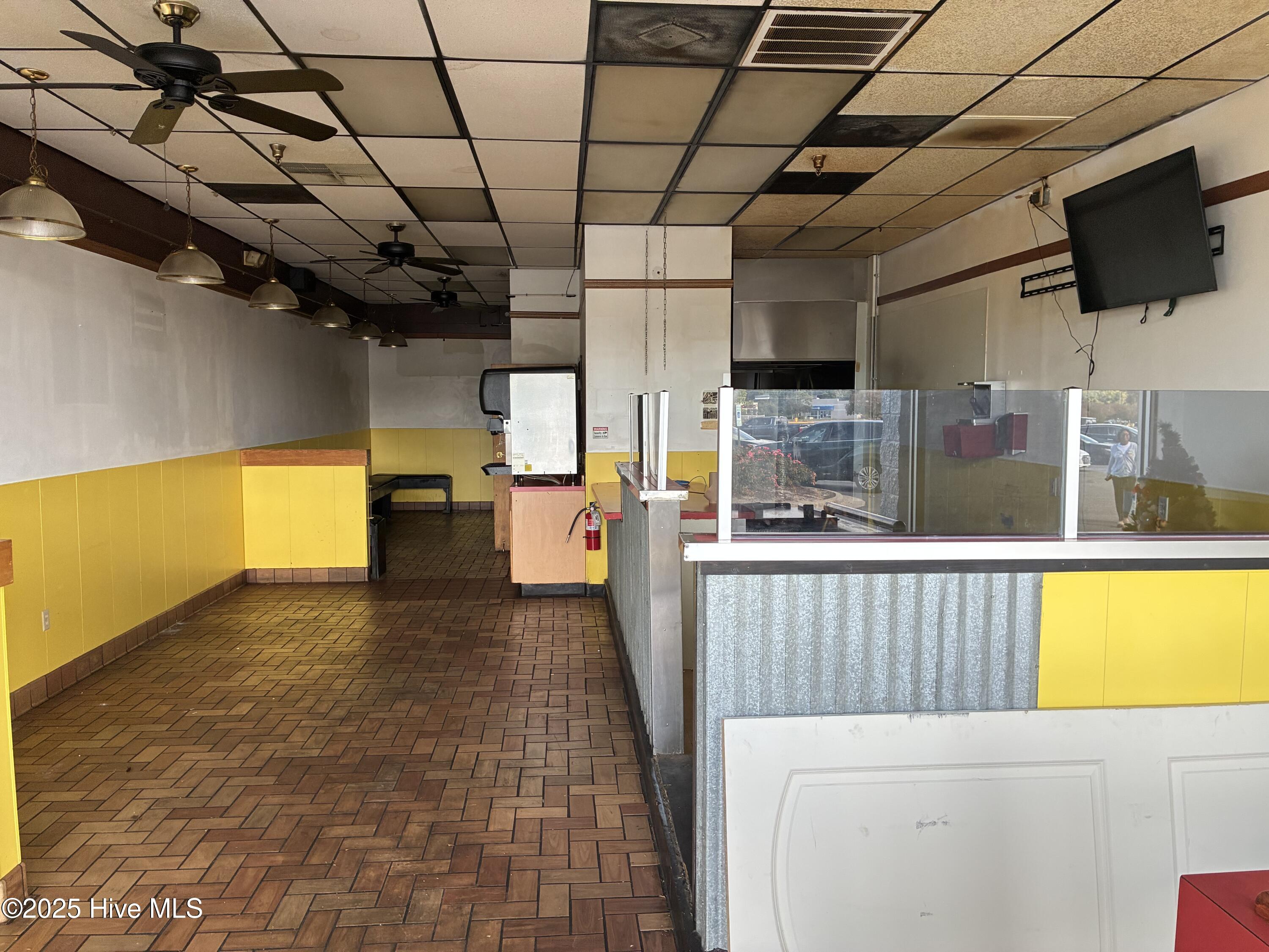 1843 W Ehringhaus Street Property Photo 1