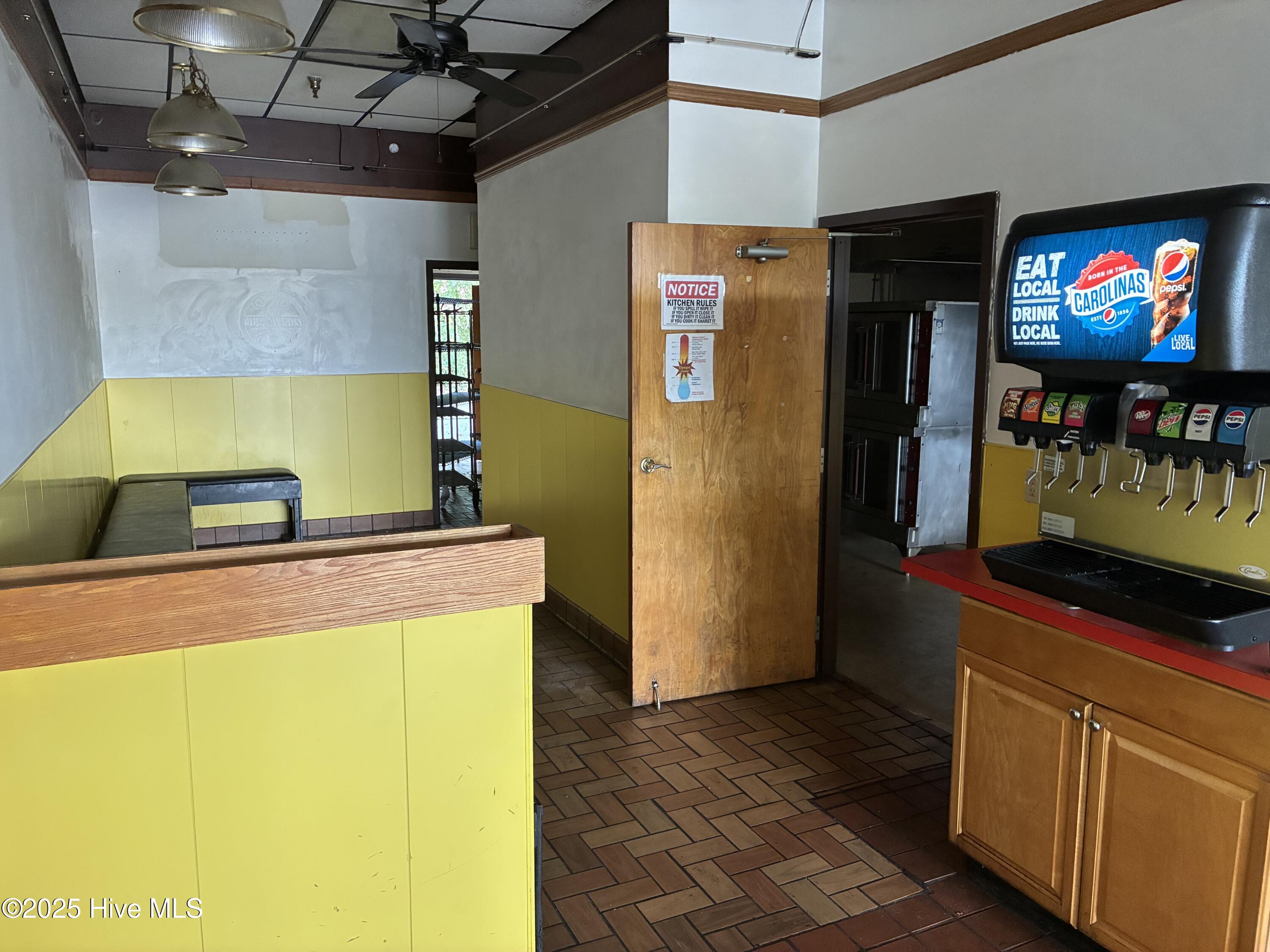 1843 W Ehringhaus Street Property Photo 2